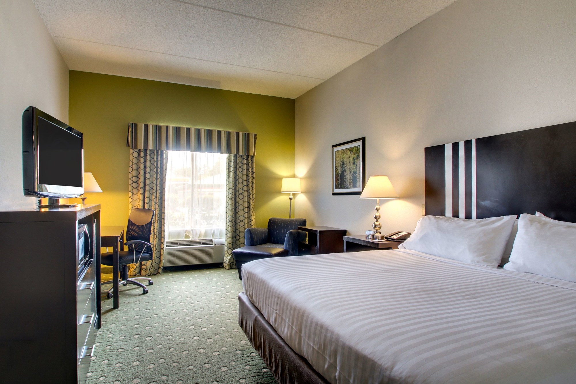 Holiday Inn Express & Suites Live oak