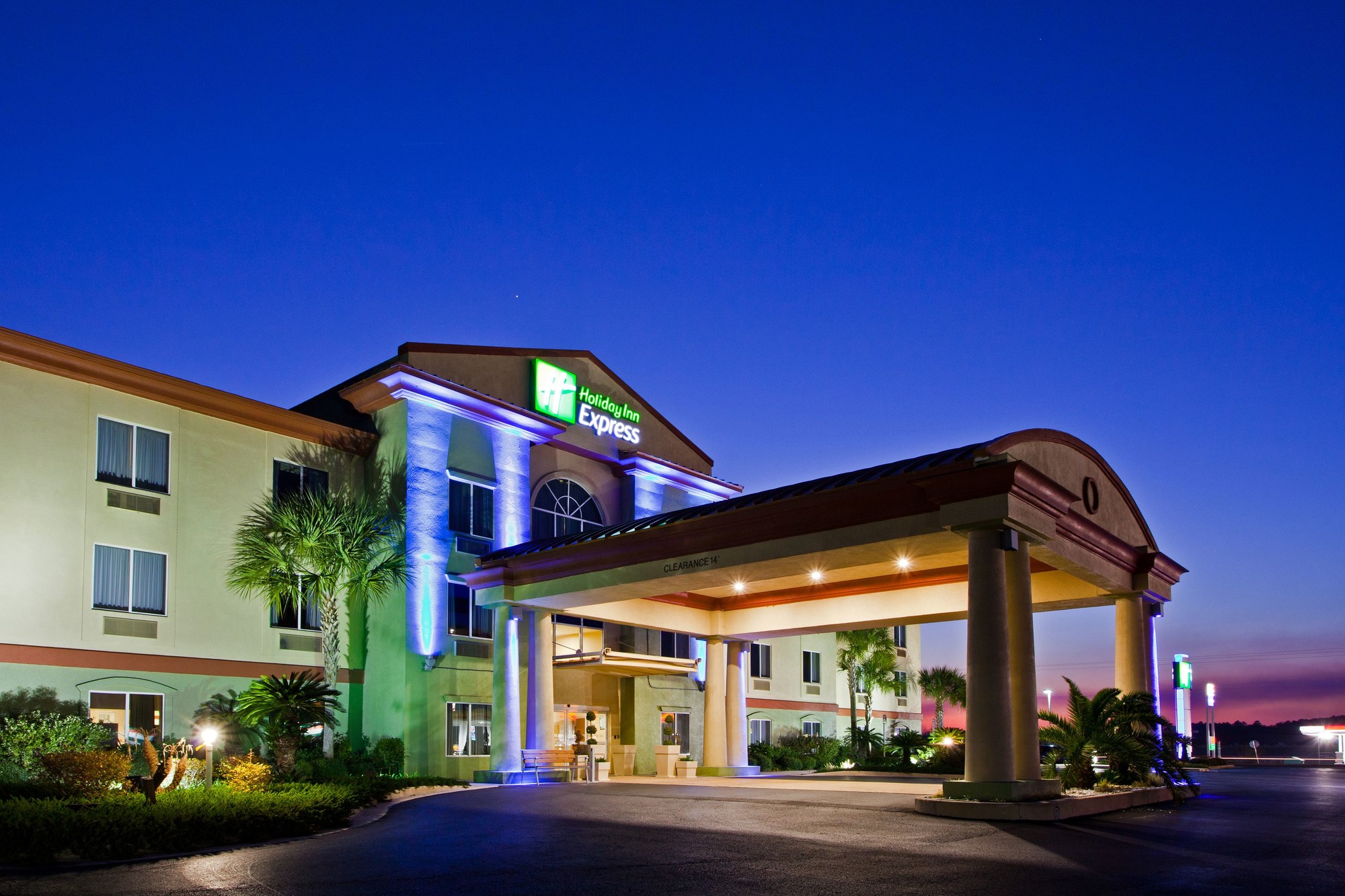 Holiday Inn Express & Suites Live oak