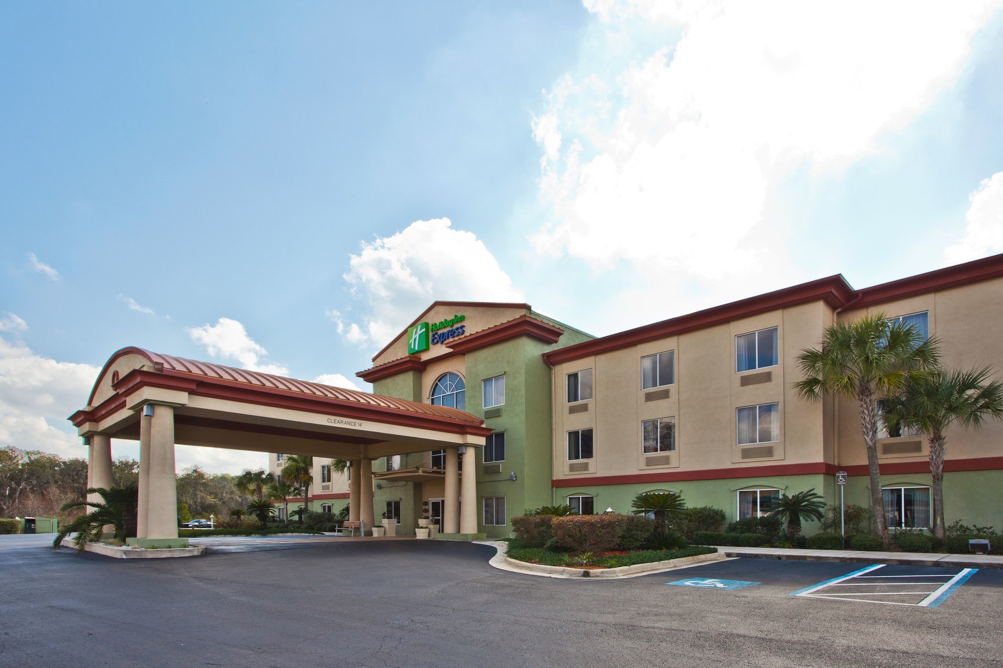 Holiday Inn Express & Suites Live oak