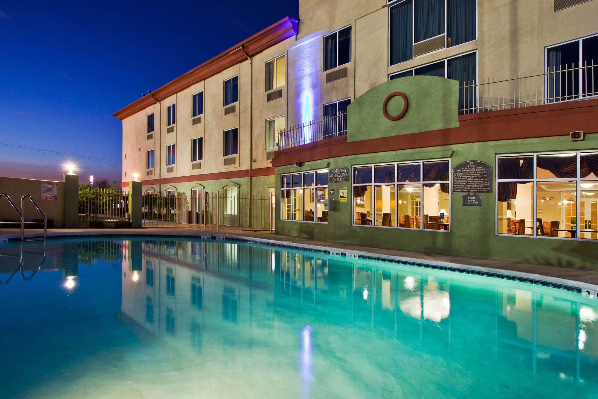 Holiday Inn Express & Suites Live oak