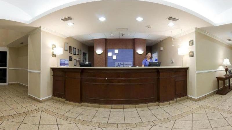 Holiday Inn Express & Suites Live oak
