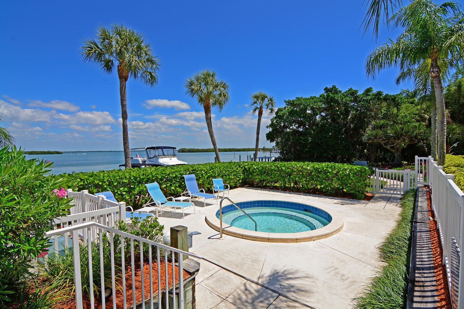 Harbour Villa Club