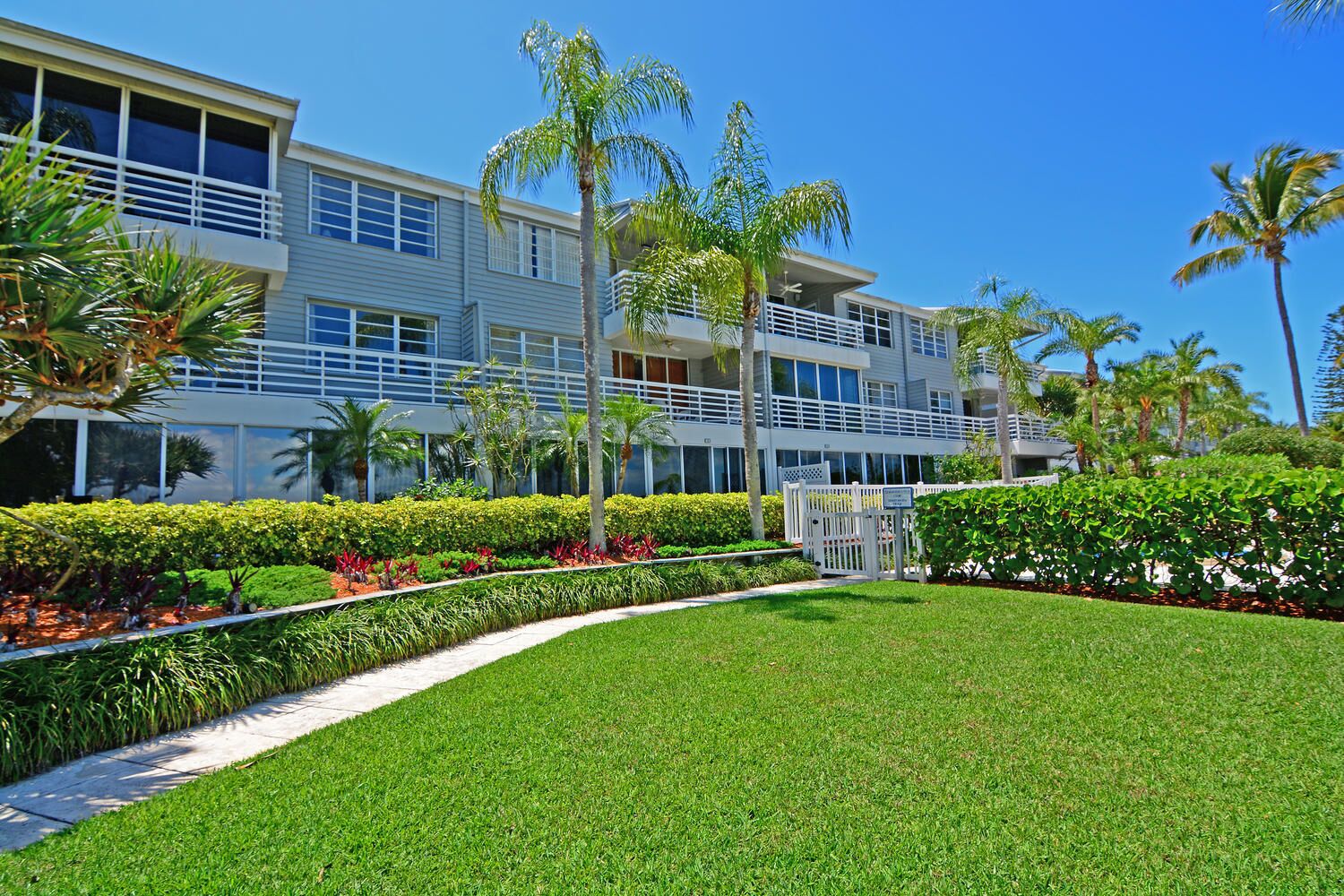 Harbour Villa Club