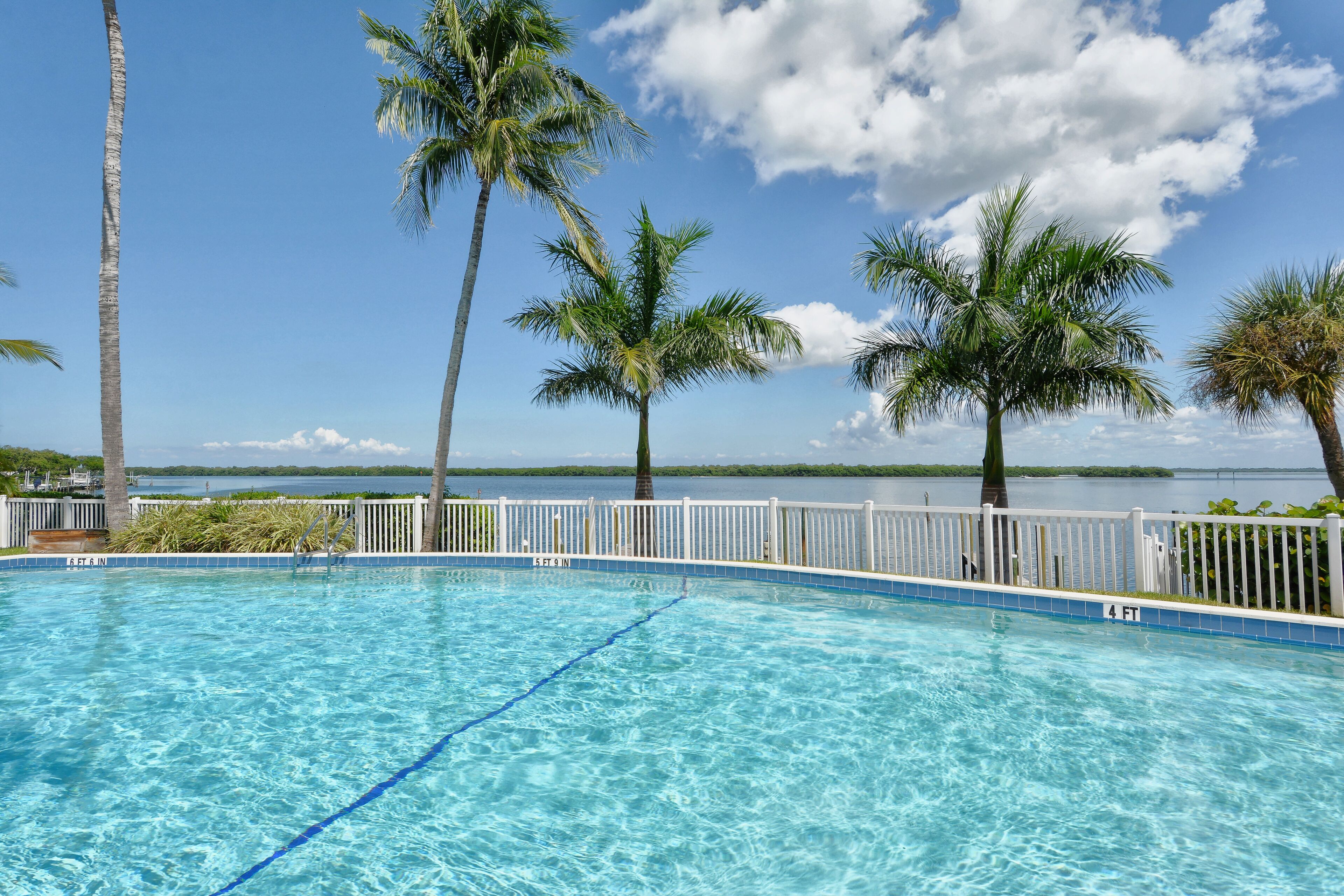 Harbour Villa Club