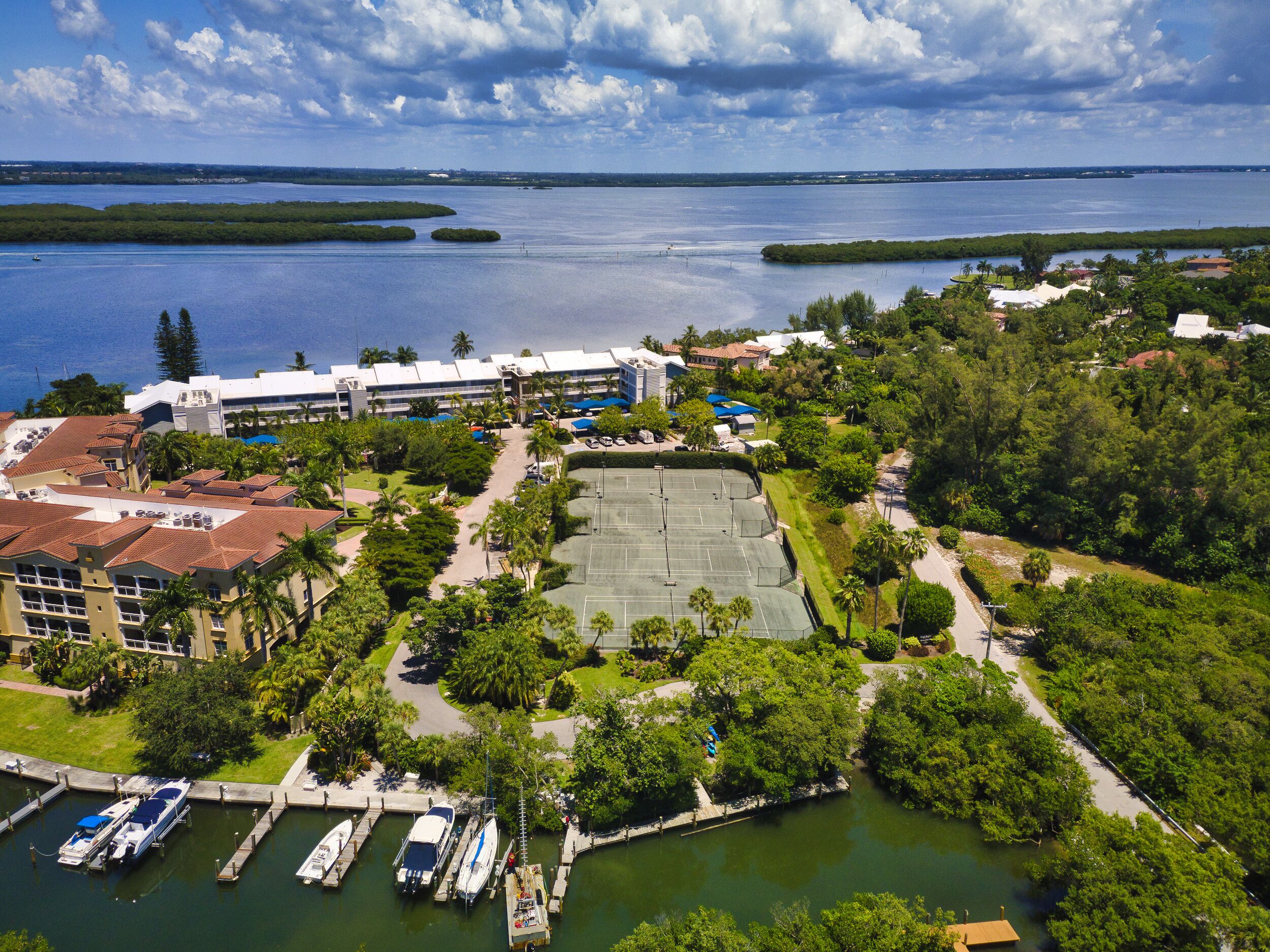 Harbour Villa Club
