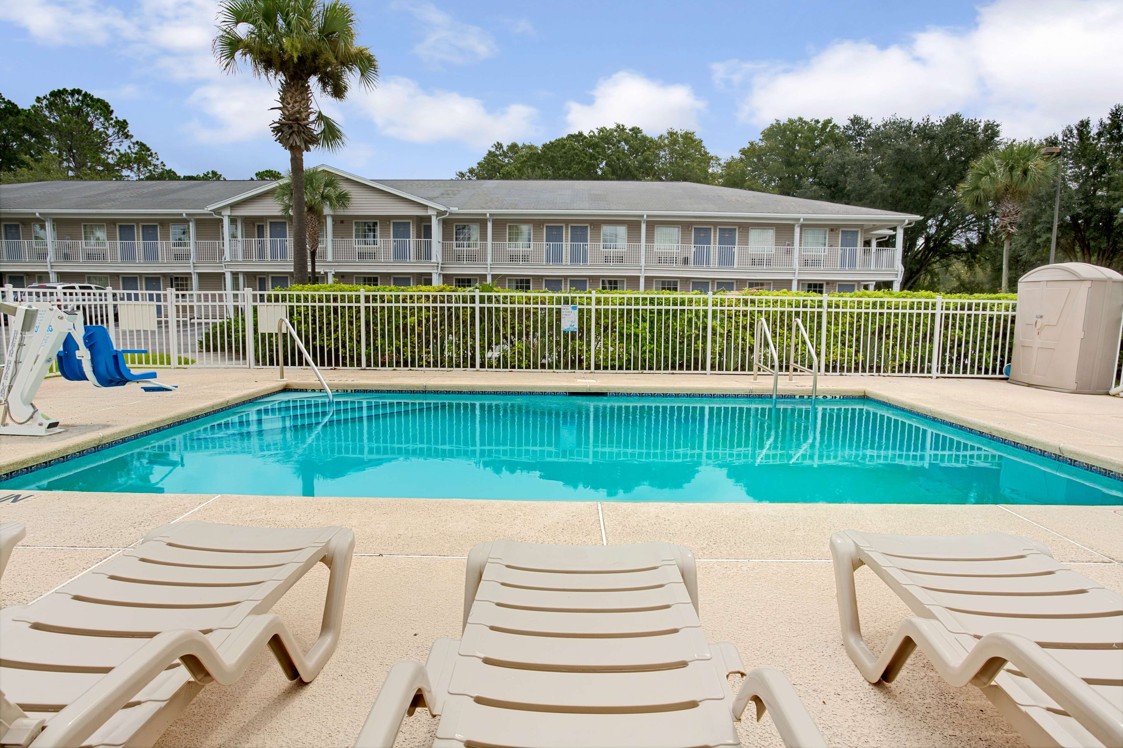 Travelodge Suites by Wyndham MacClenny