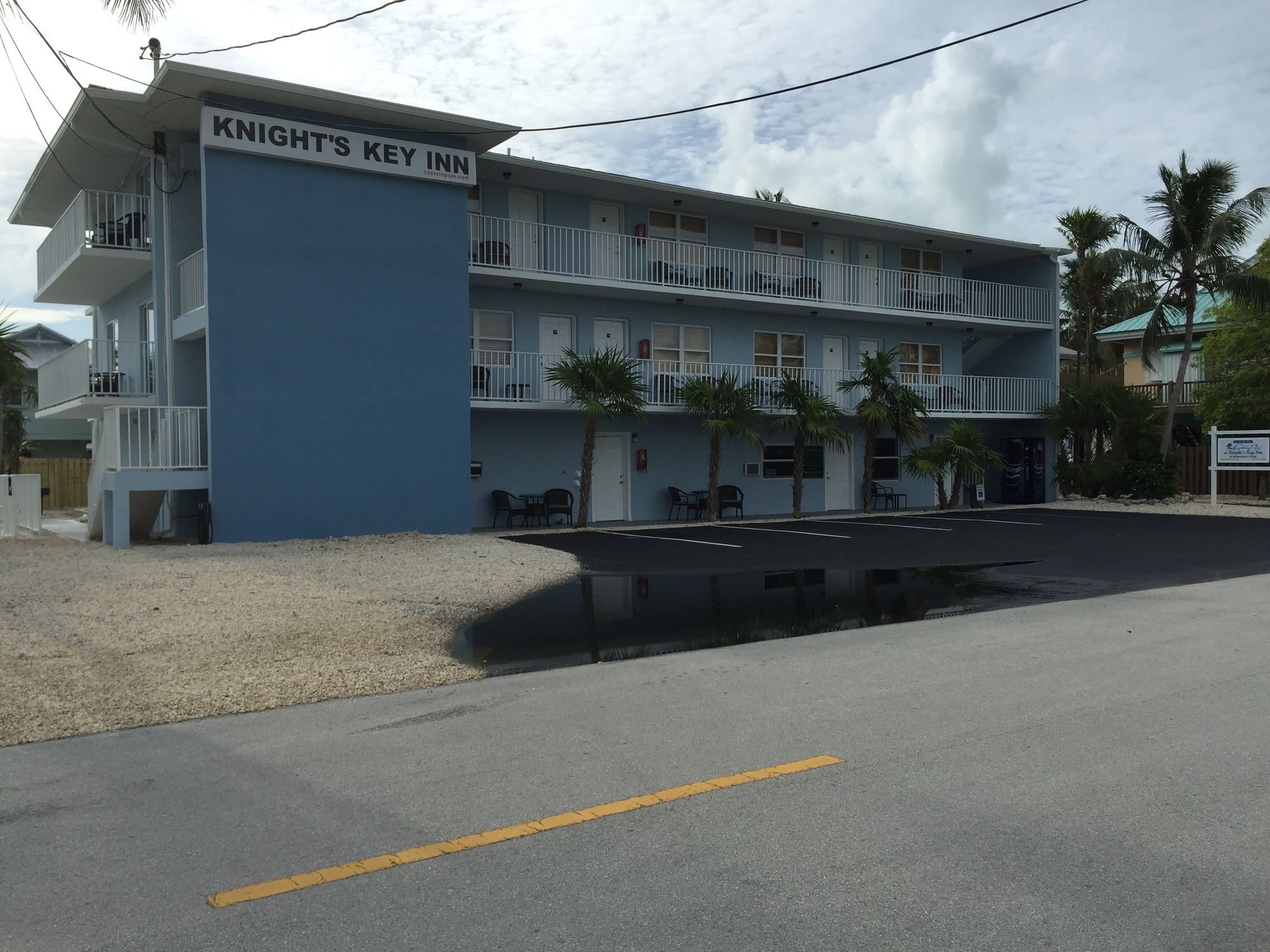Captain Pips at Knights Key Inn