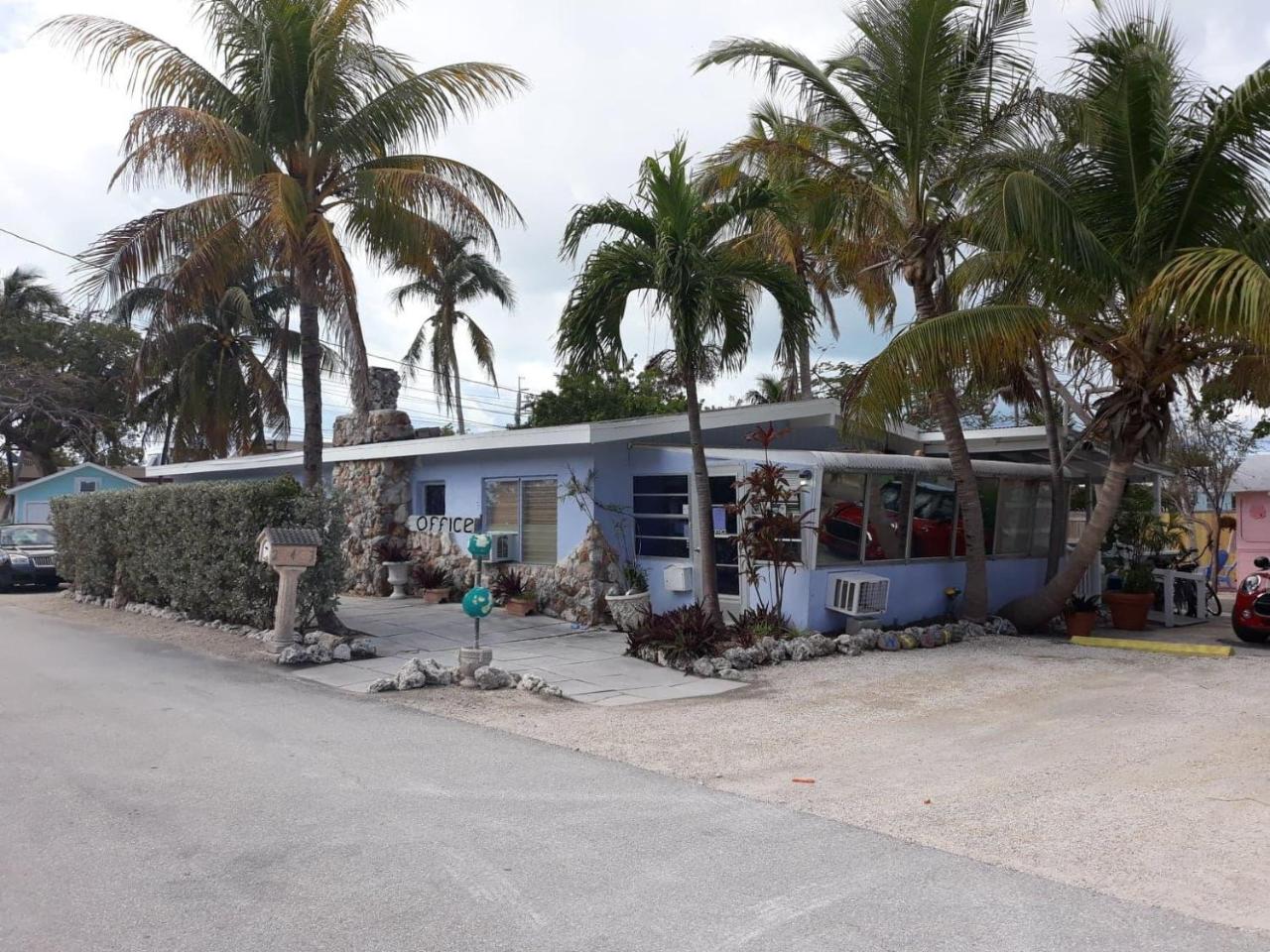 Tropical Cottages
