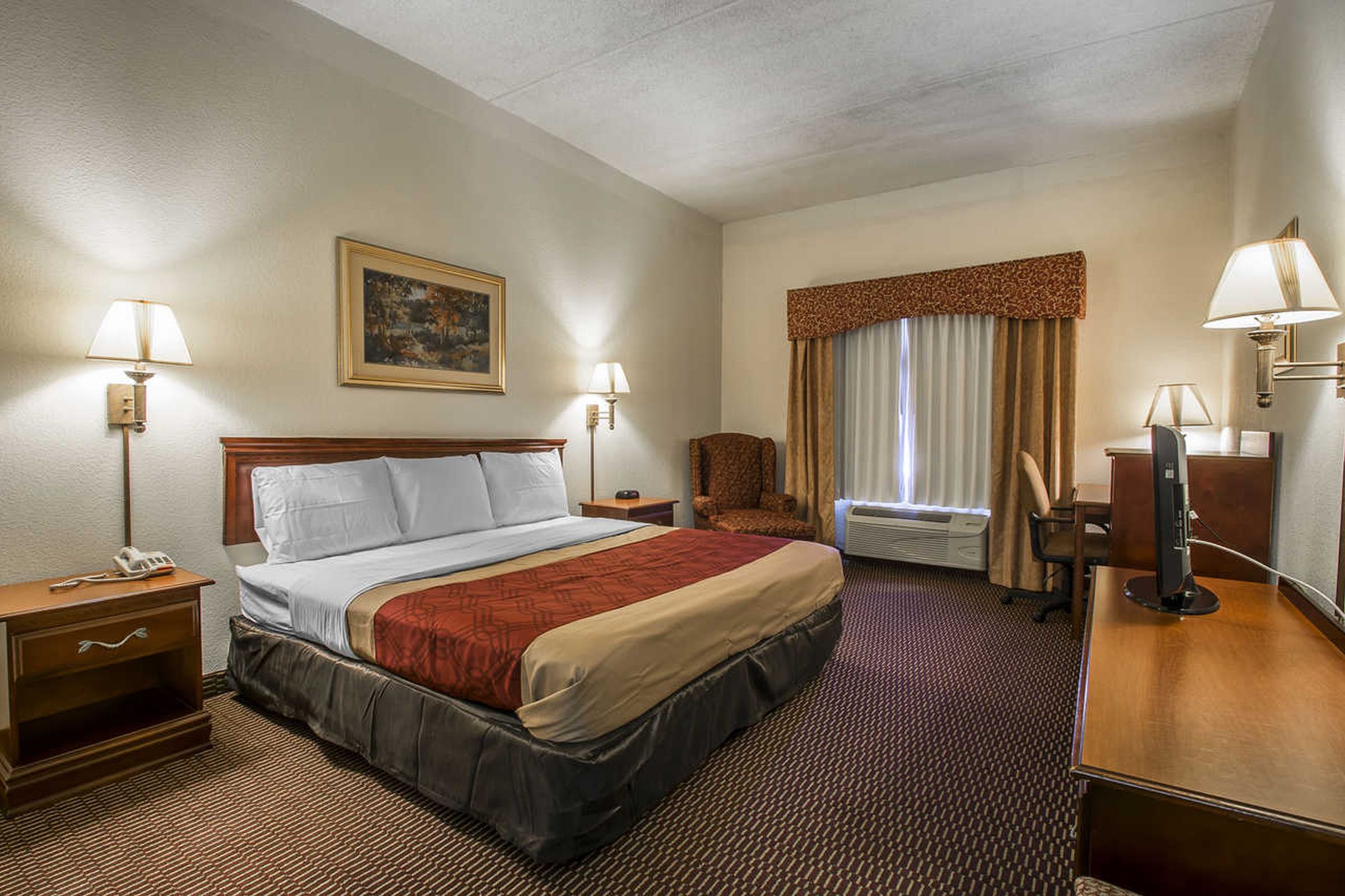 Econo Lodge Inn & Suites