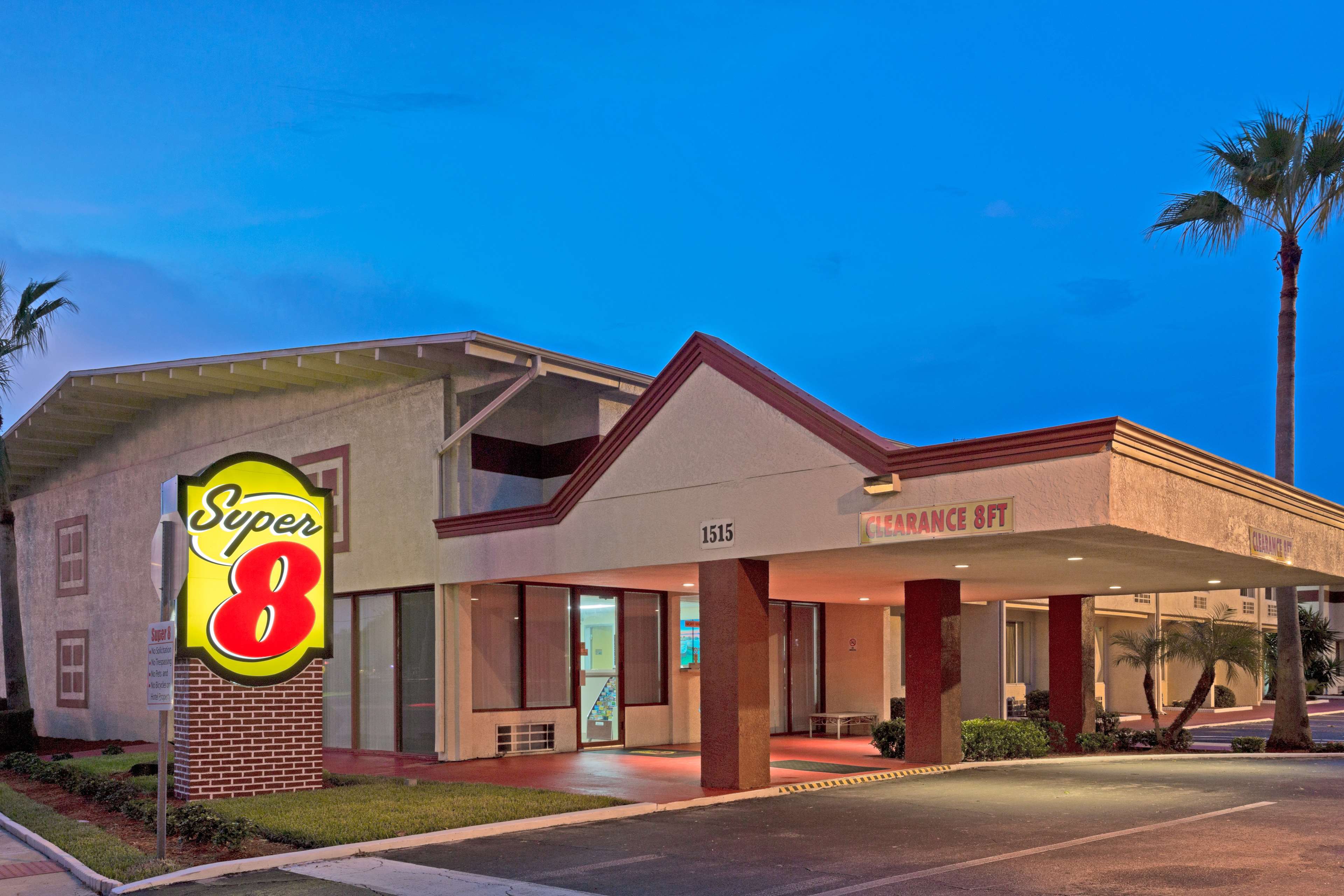 Super 8 by Wyndham Melbourne