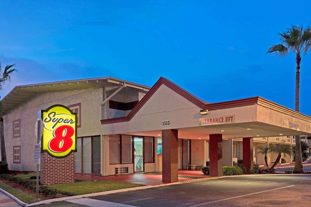 Super 8 by Wyndham Melbourne