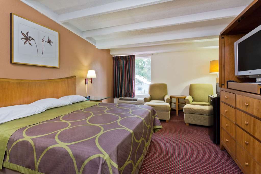Super 8 by Wyndham Melbourne