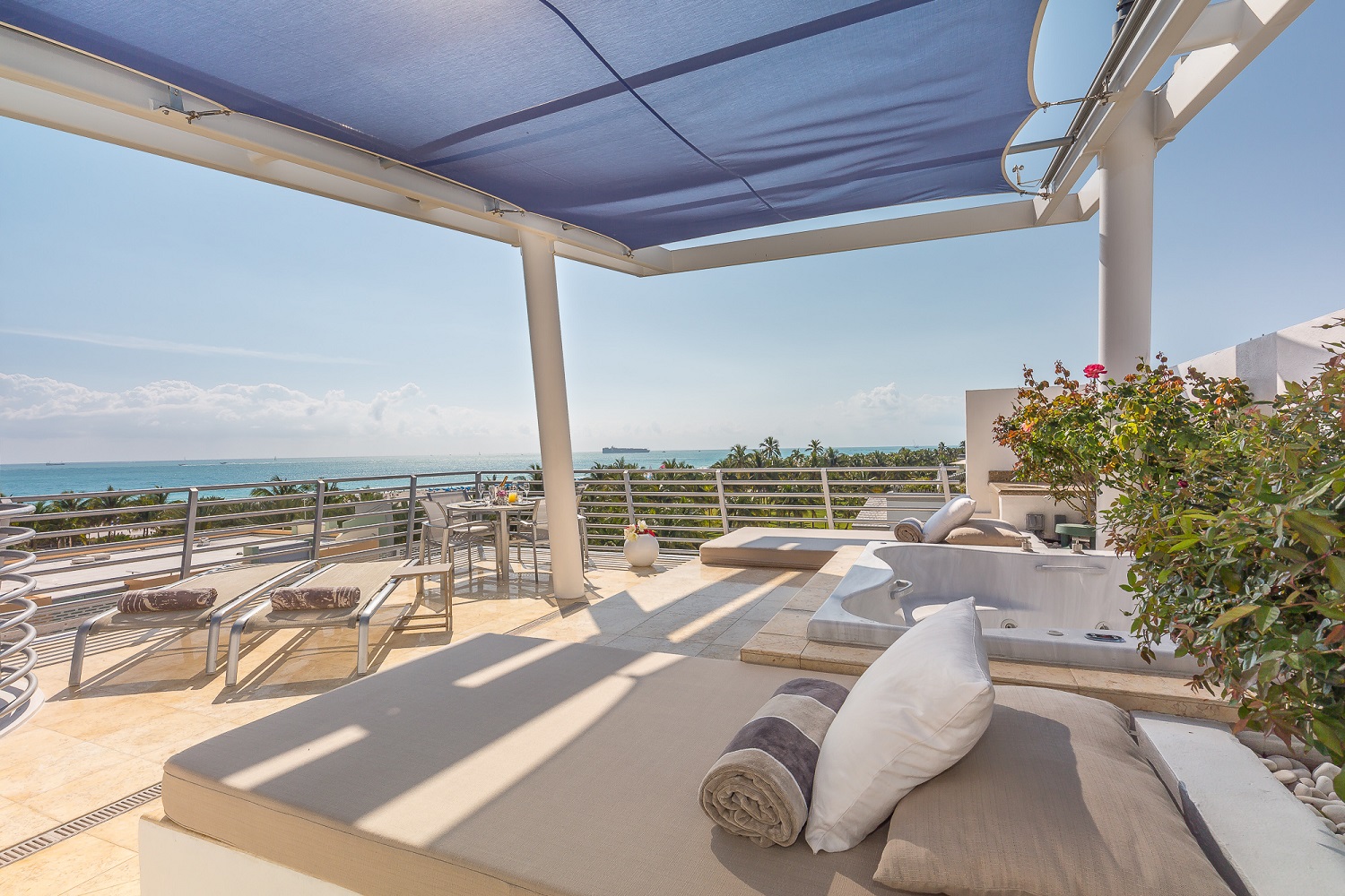 Christian Francis' Sapphire Suite Penthouse 09