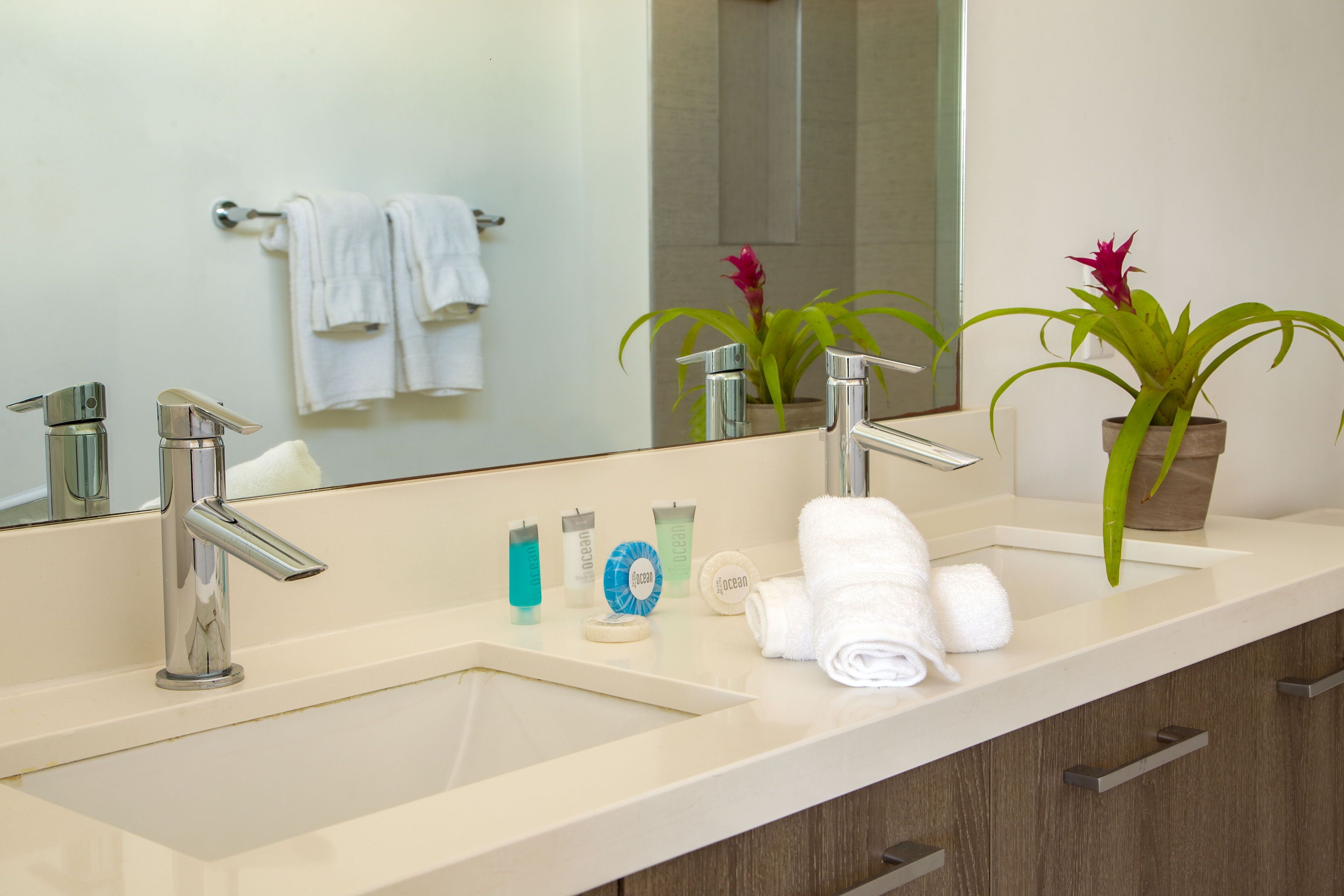 Moderno Residences By Bay Breeze