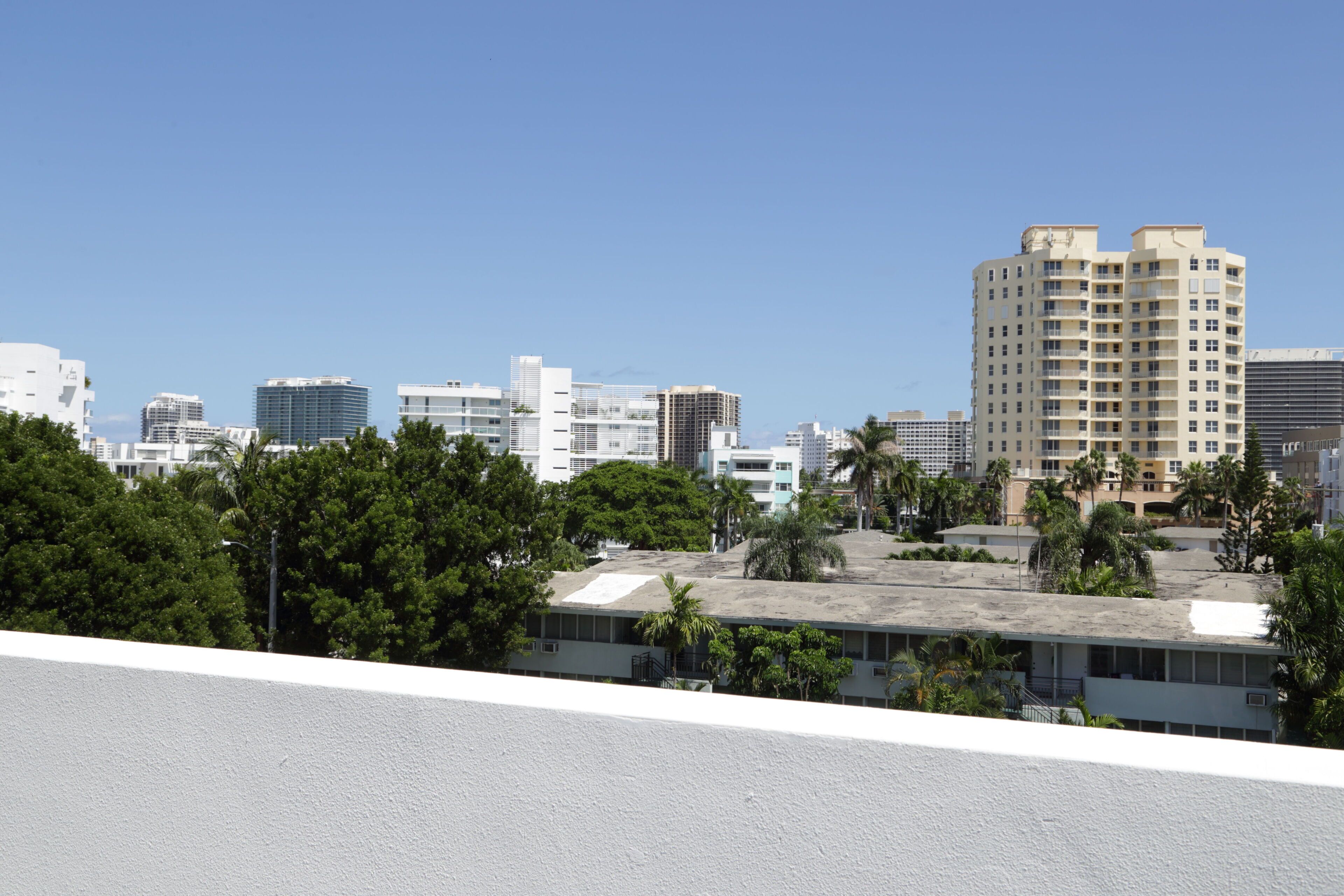 Moderno Residences By Bay Breeze