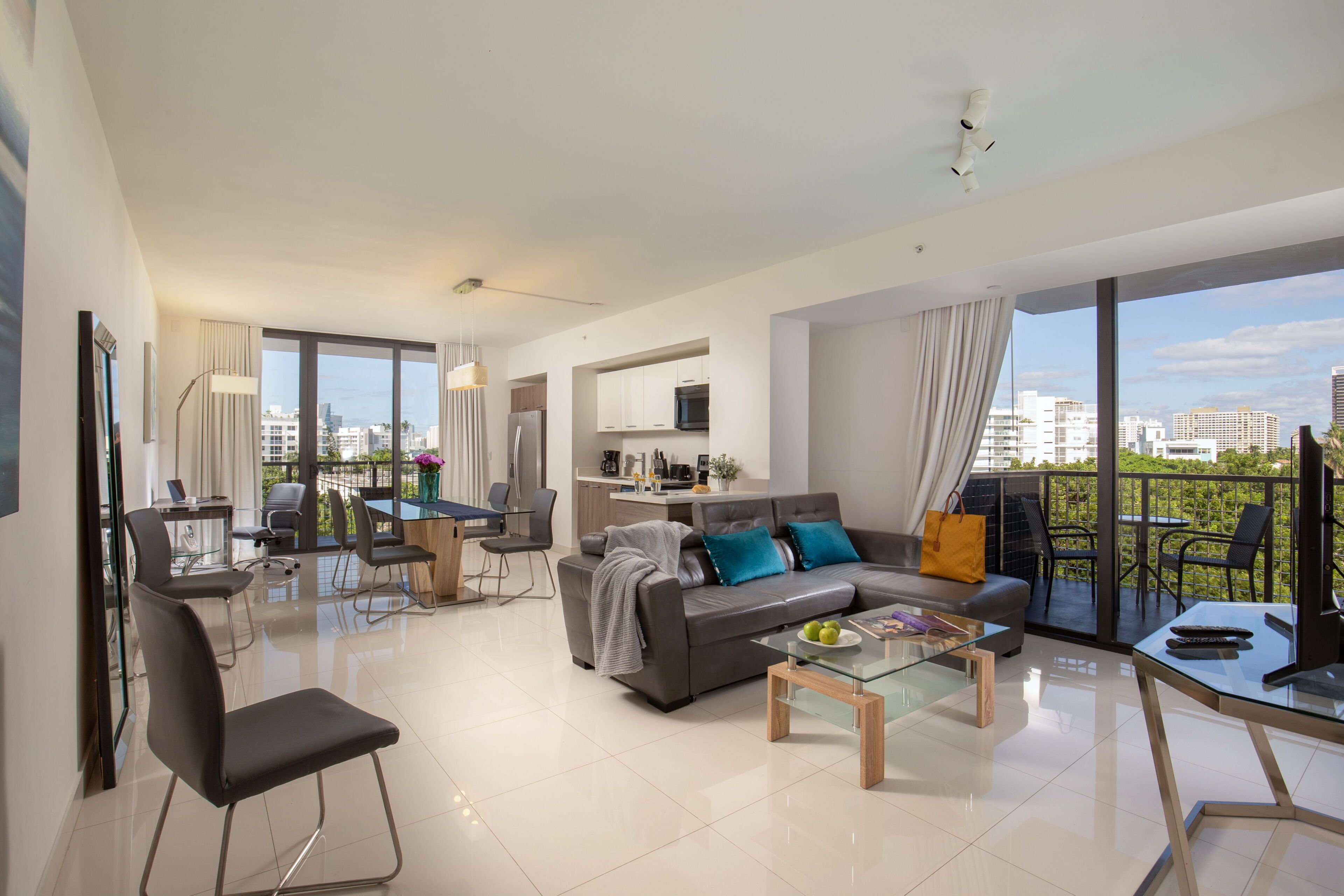 Moderno Residences By Bay Breeze