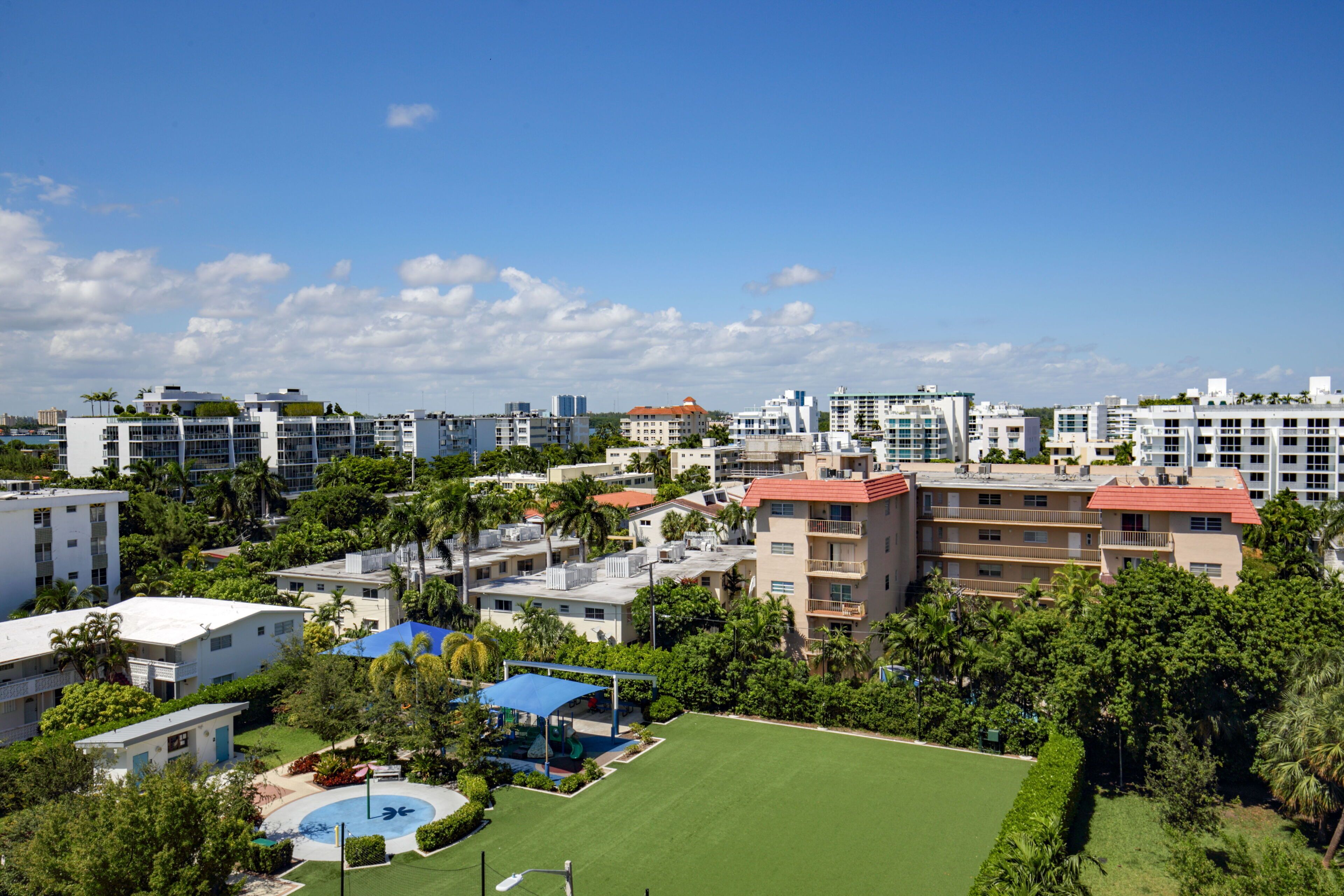 Moderno Residences By Bay Breeze