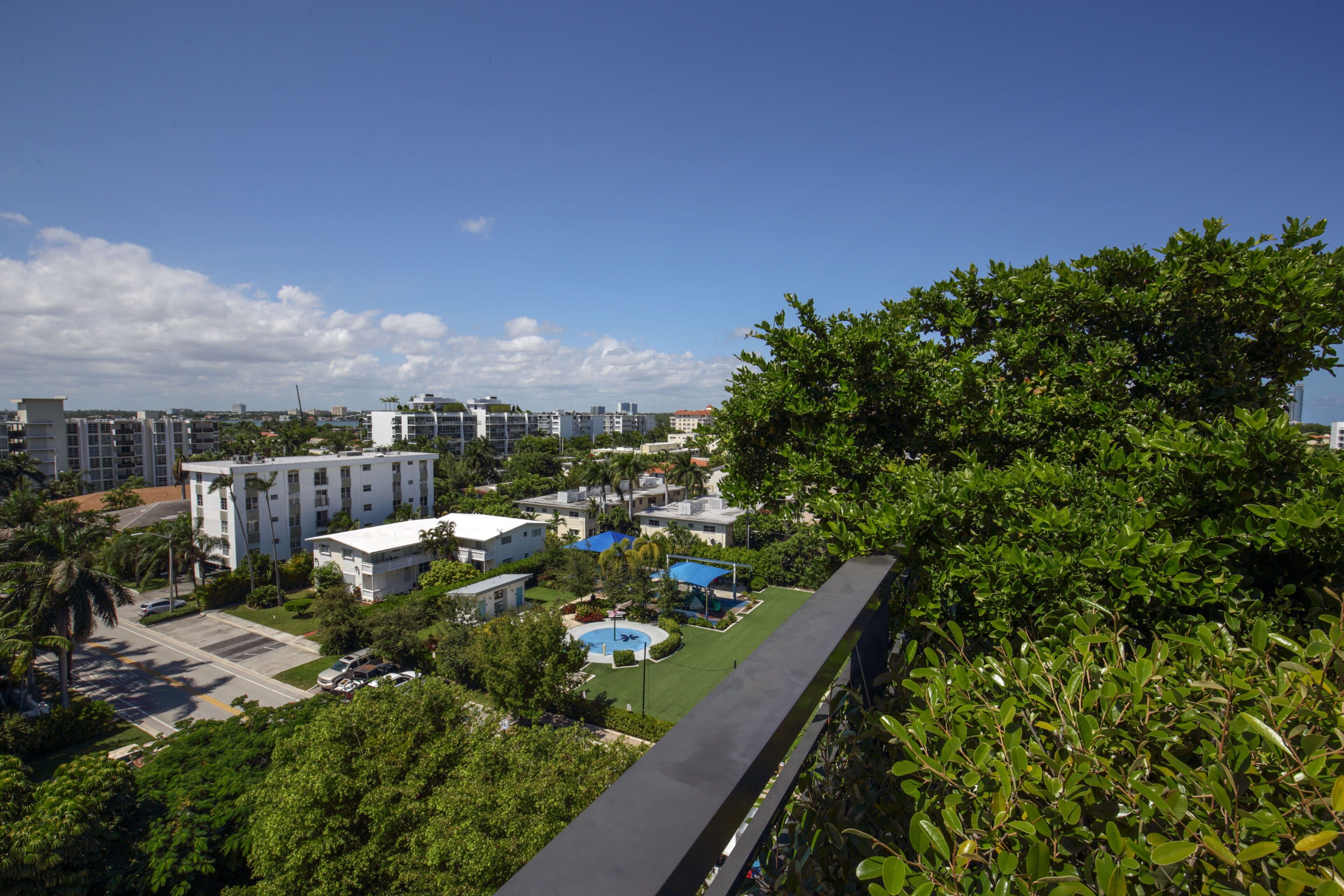 Moderno Residences By Bay Breeze