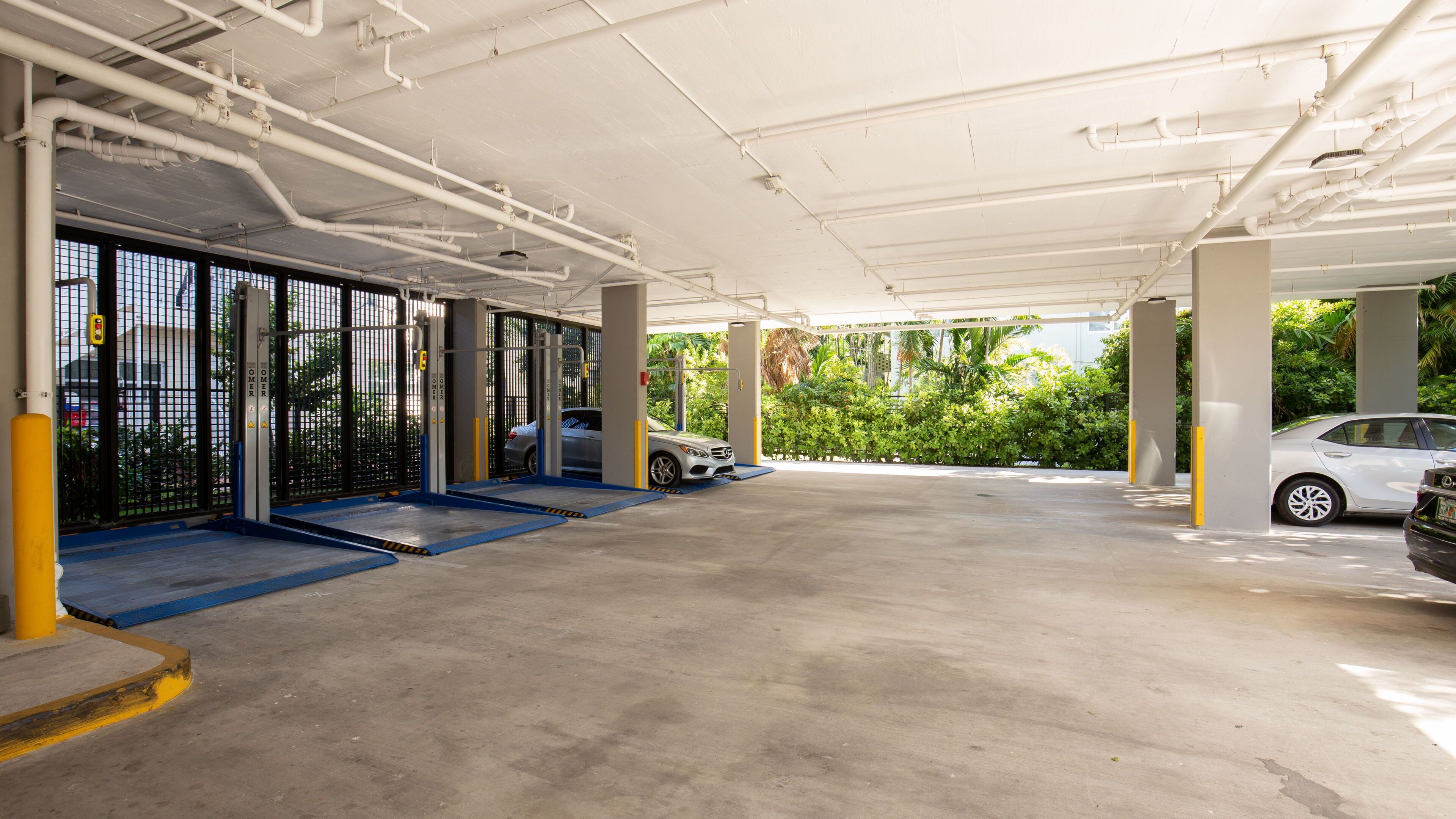 Moderno Residences By Bay Breeze
