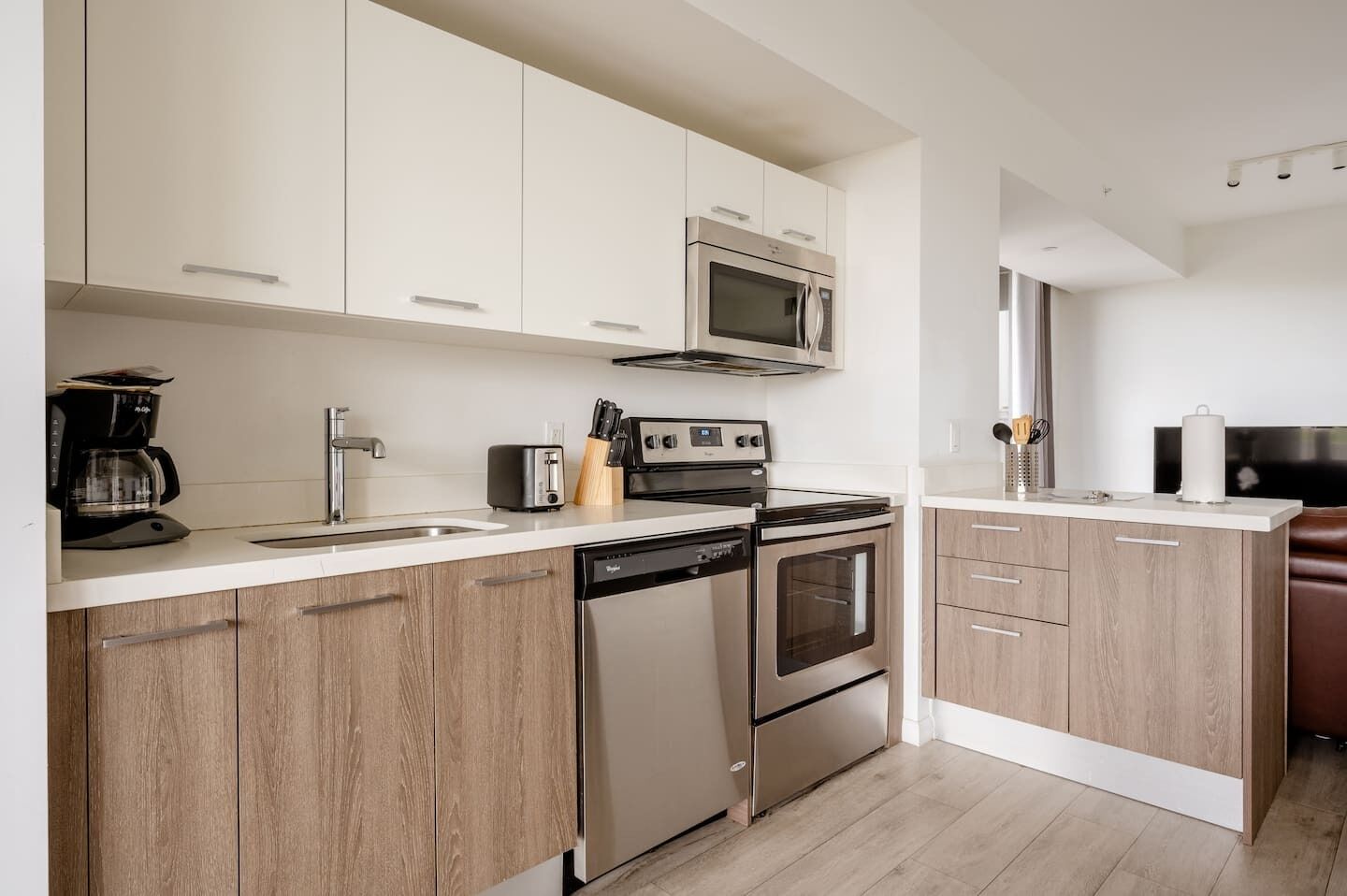 Moderno Residences By Bay Breeze