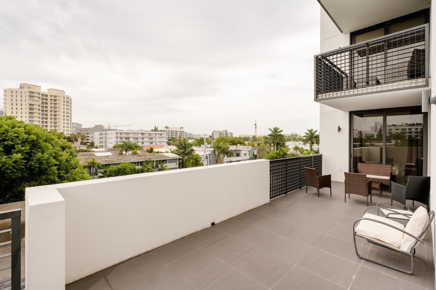 Moderno Residences By Bay Breeze