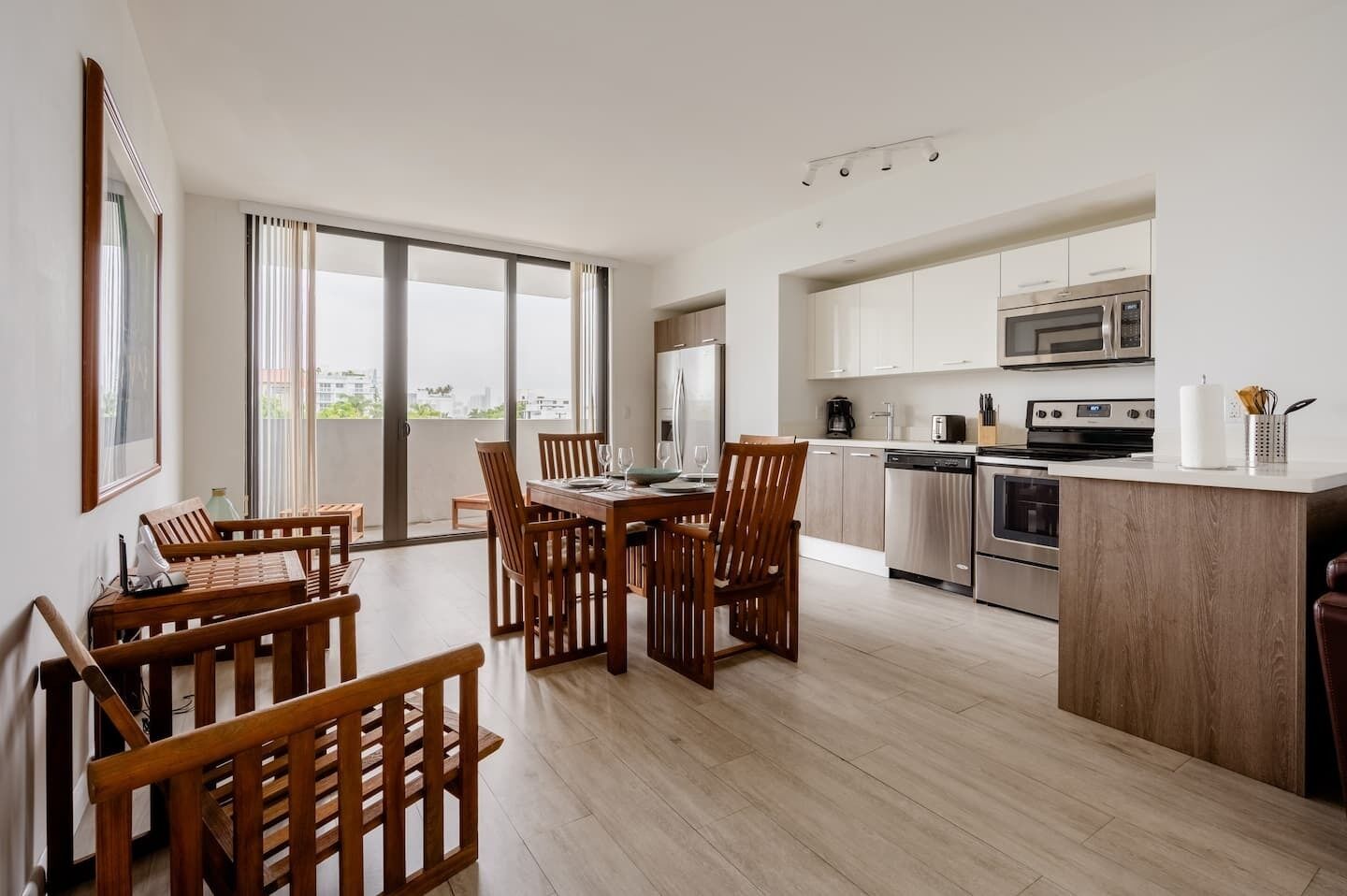 Moderno Residences By Bay Breeze
