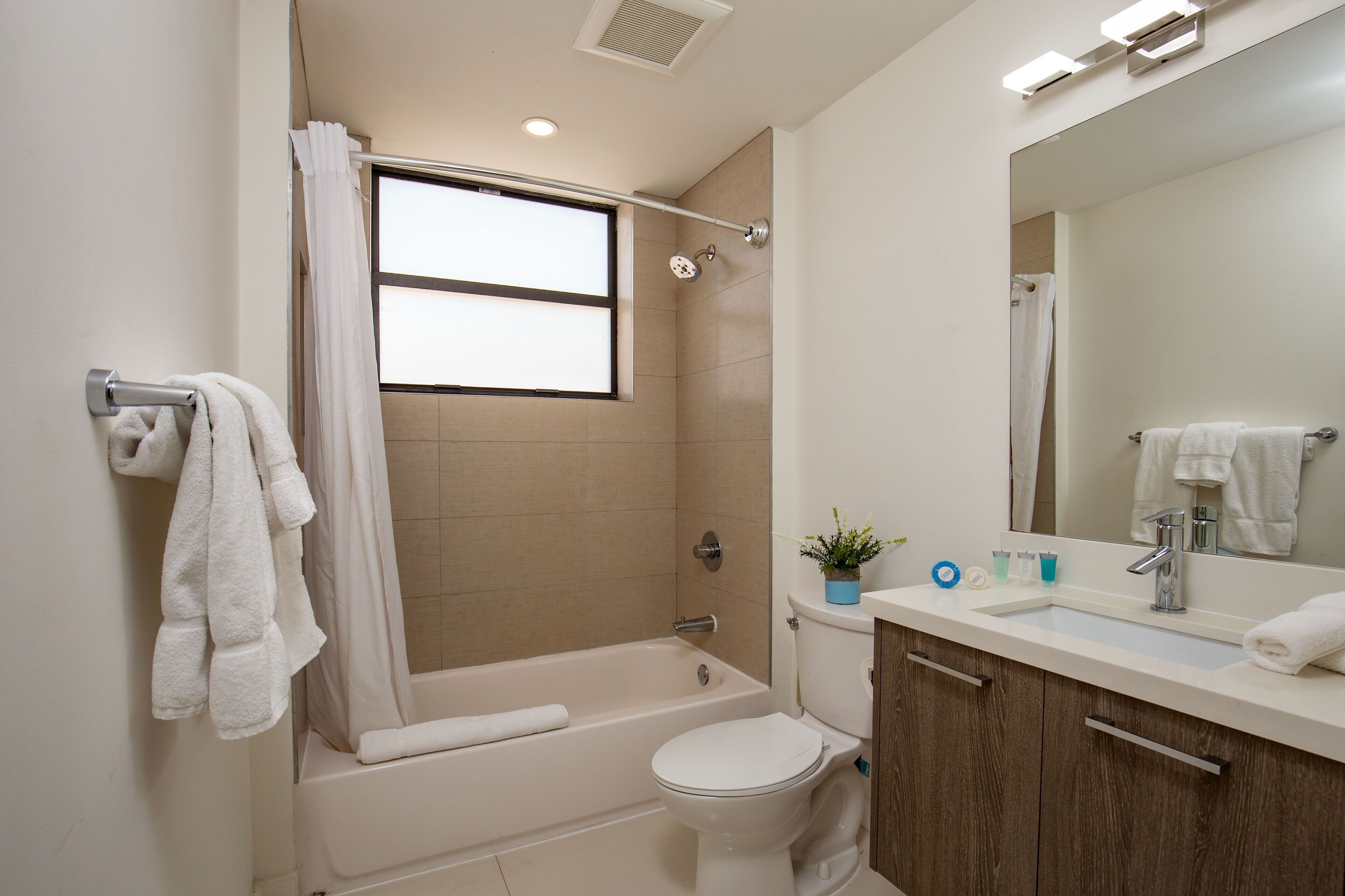 Moderno Residences By Bay Breeze