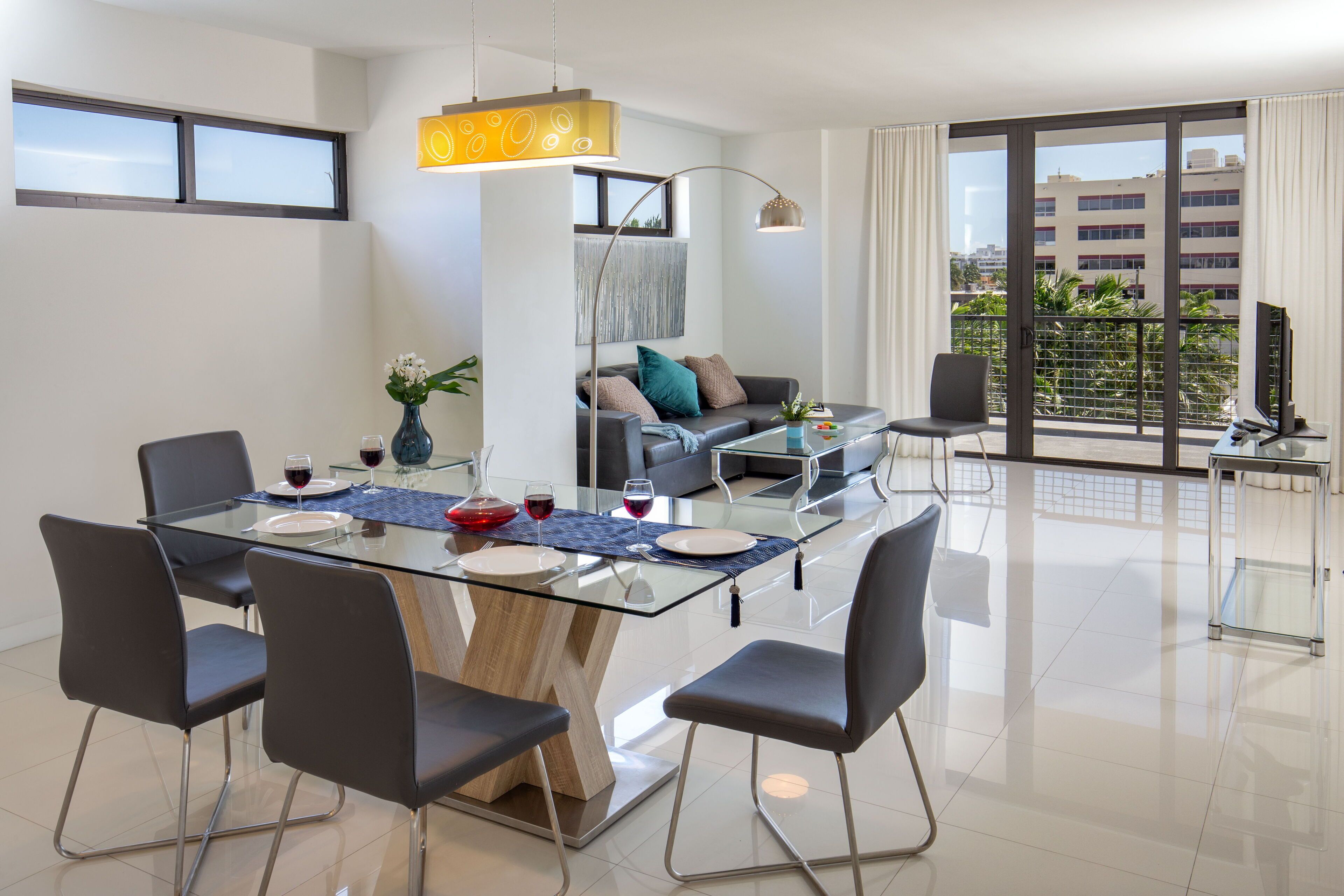 Moderno Residences By Bay Breeze