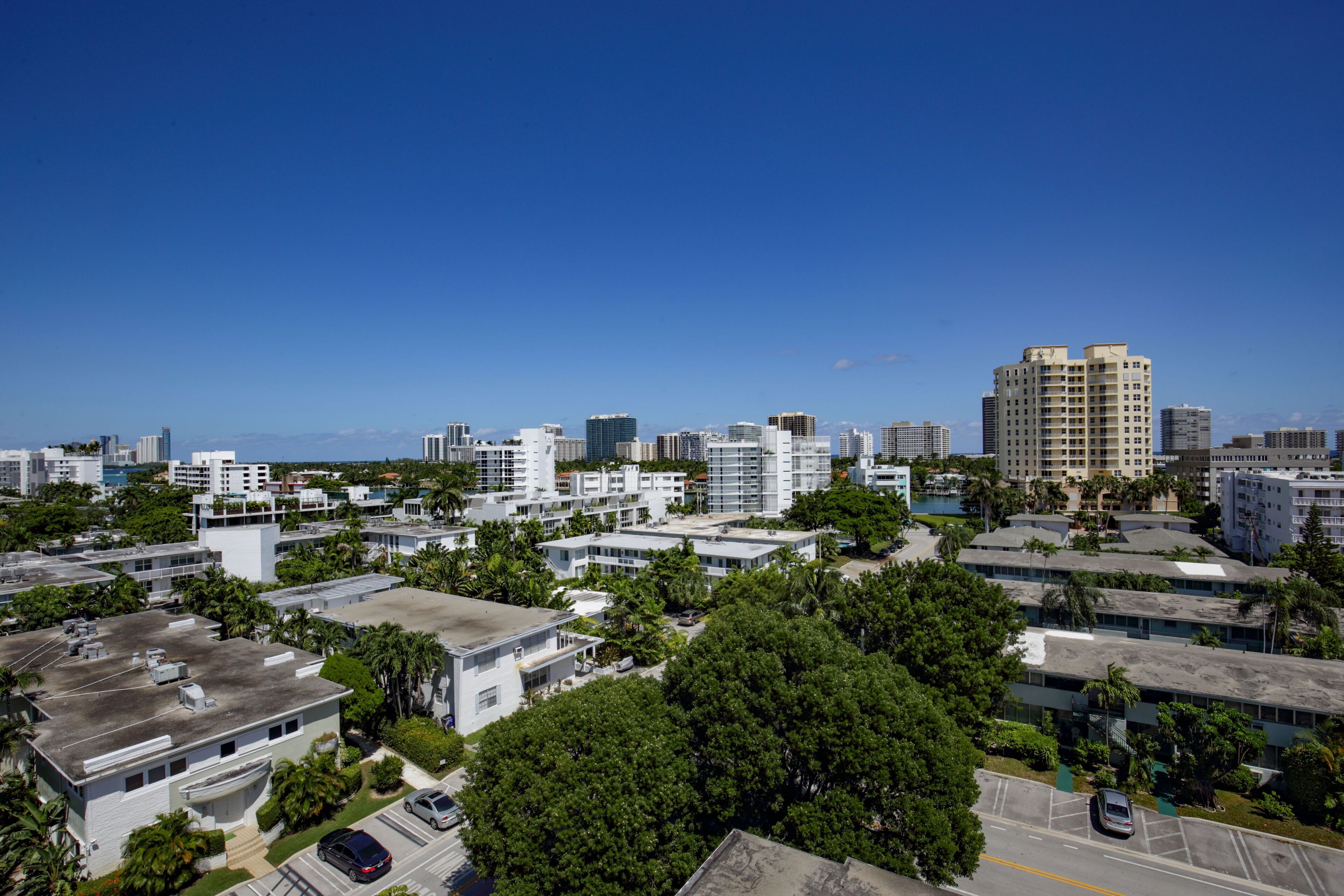 Moderno Residences By Bay Breeze