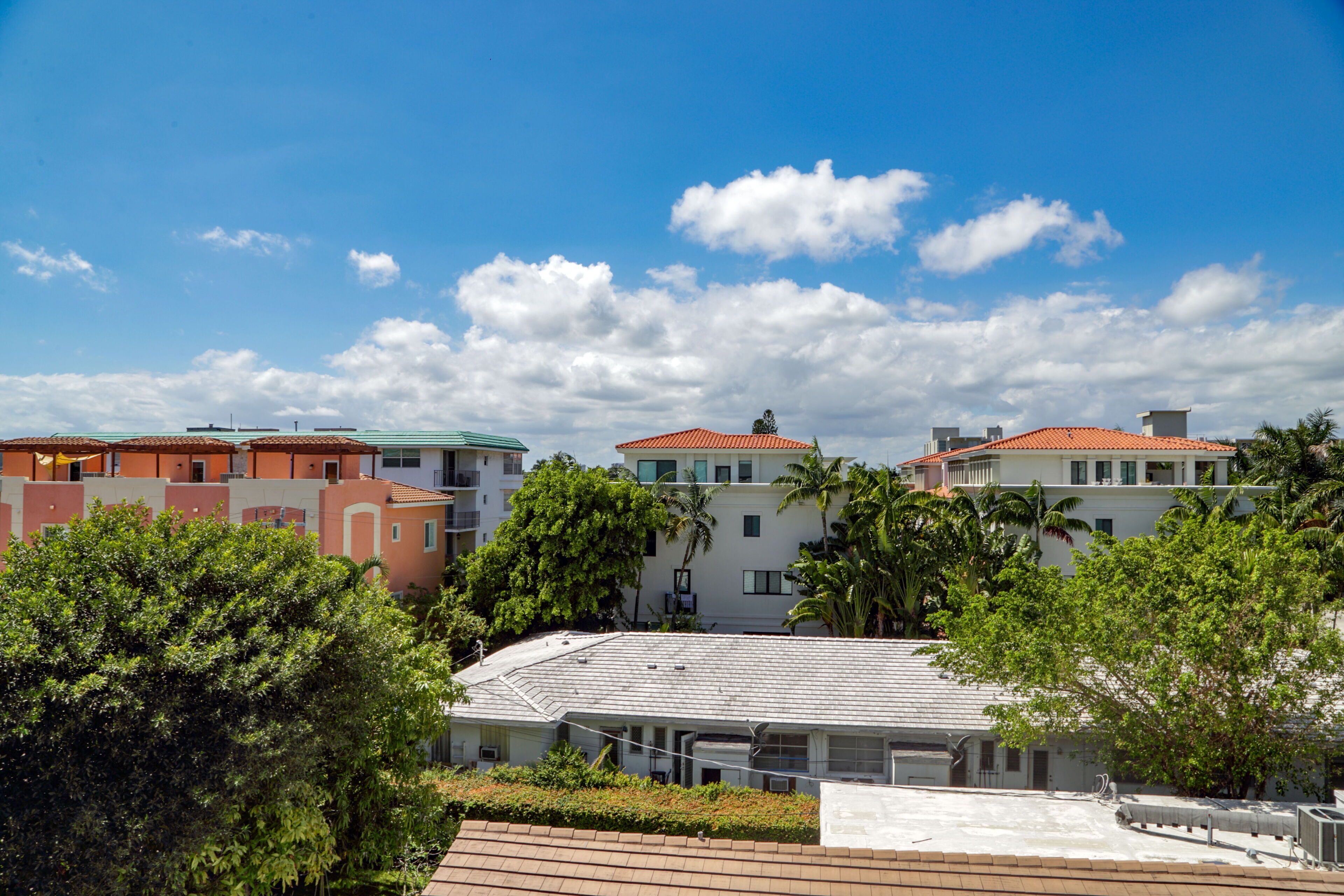 Moderno Residences By Bay Breeze