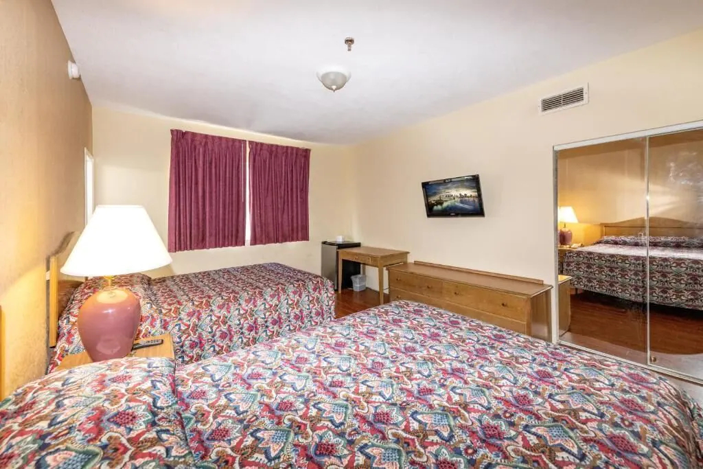 Ocean Beach Hotel