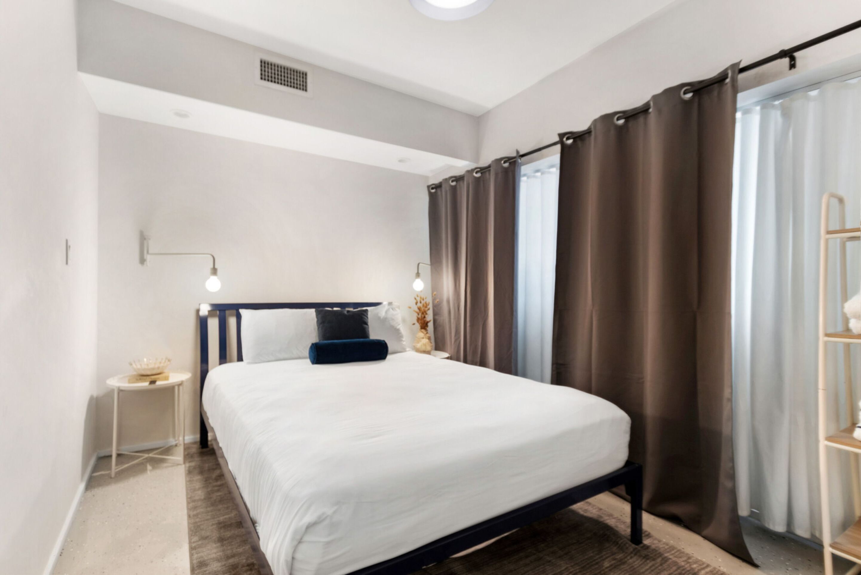 Roami At 250 Collins