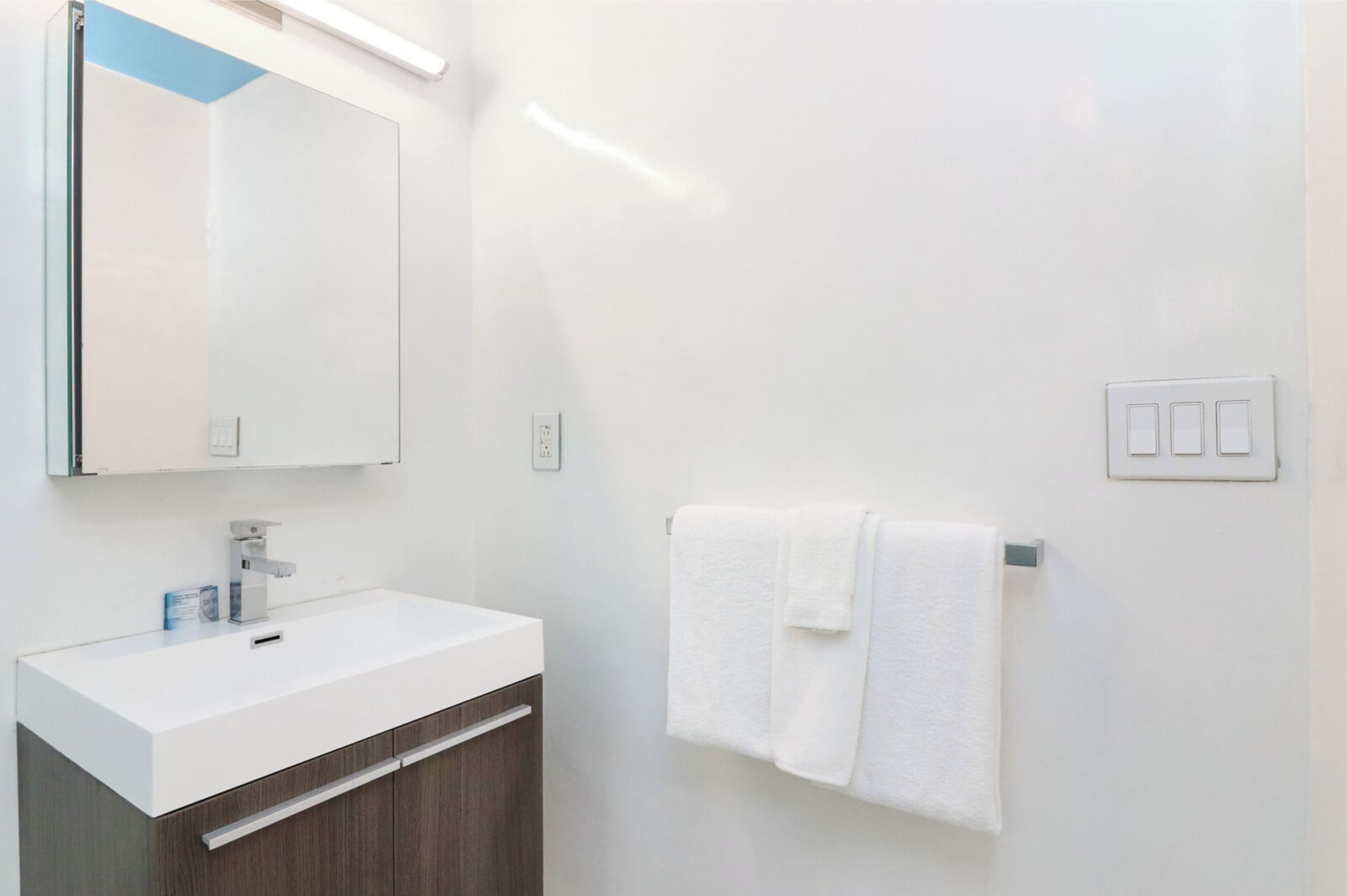 Roami At 250 Collins