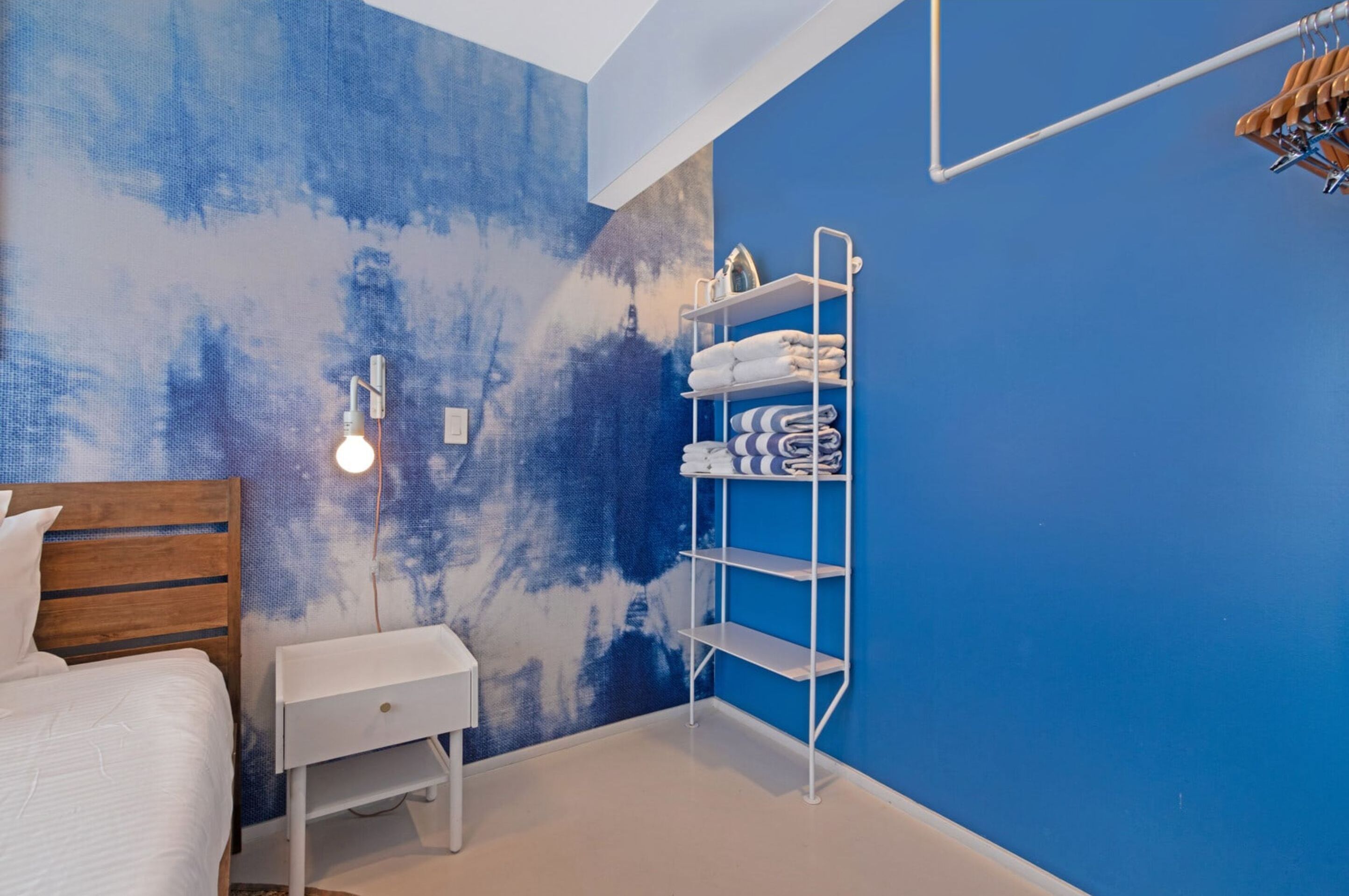 Roami At 250 Collins