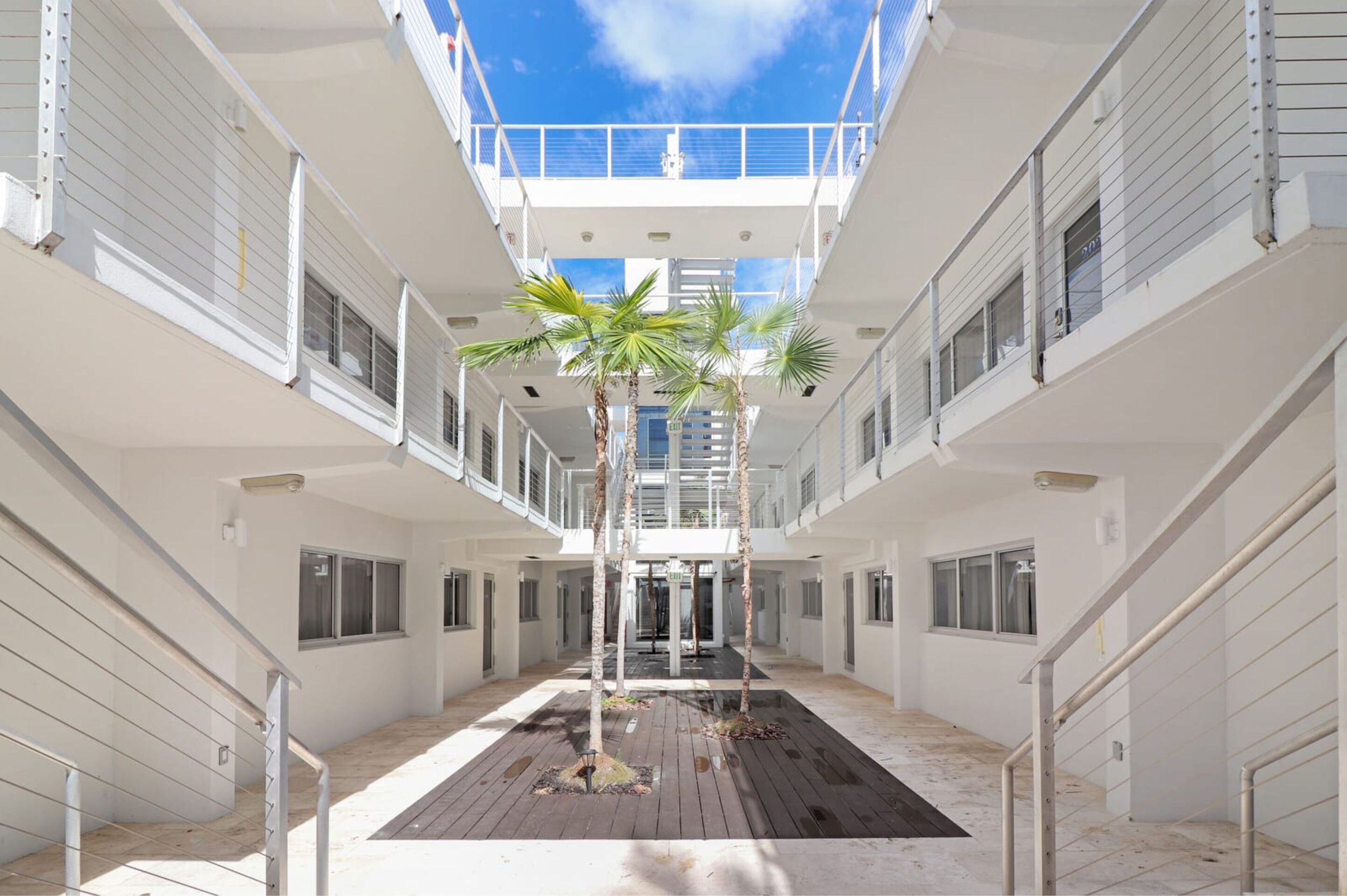 Roami At 250 Collins