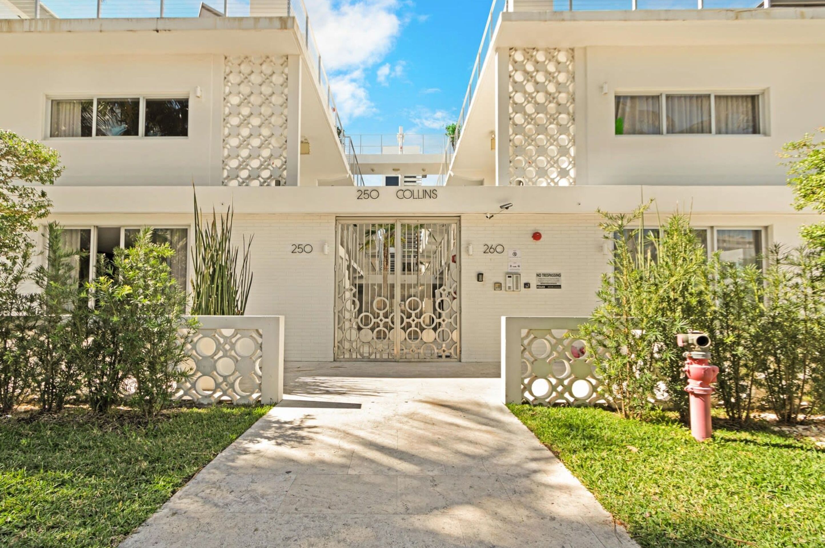 Roami At 250 Collins