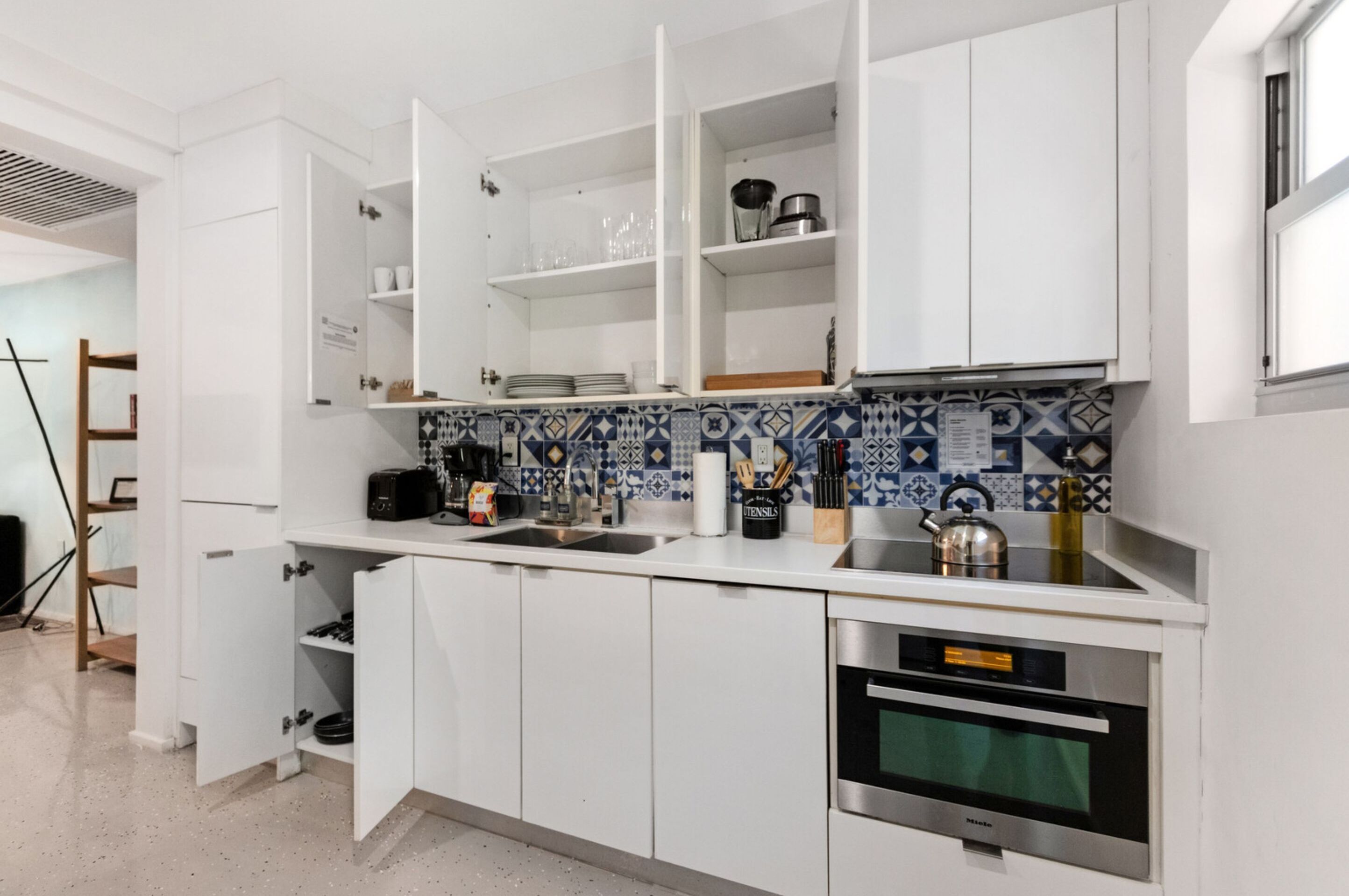 Roami At 250 Collins