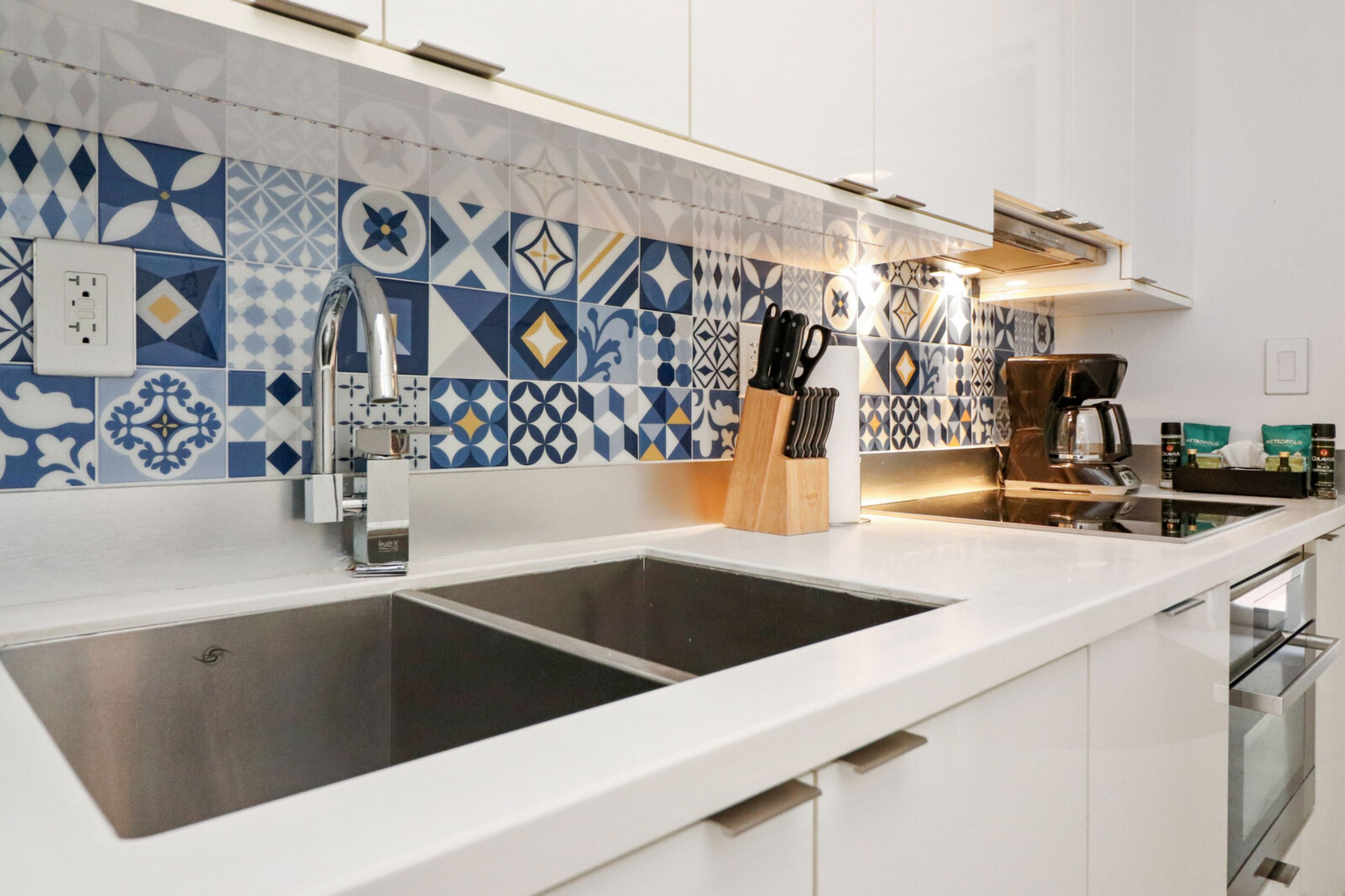 Roami At 250 Collins