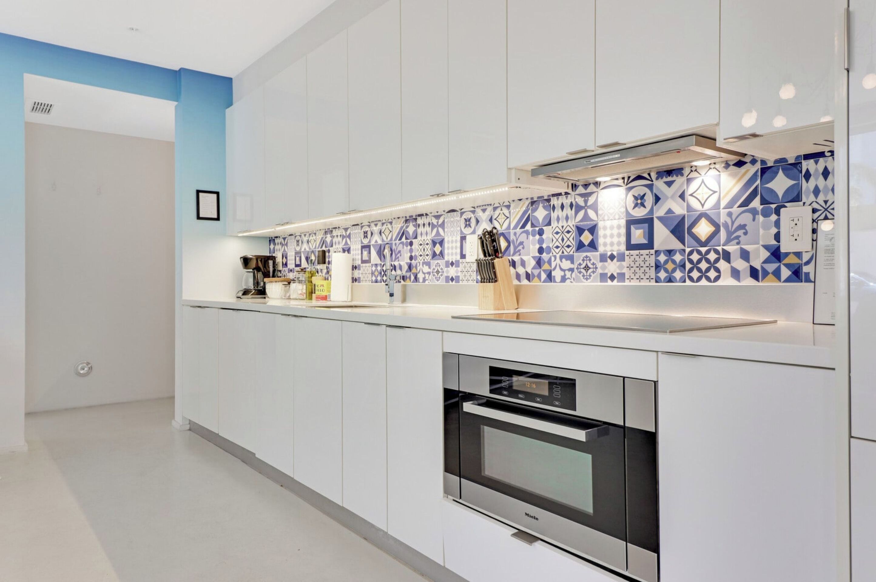 Roami At 250 Collins