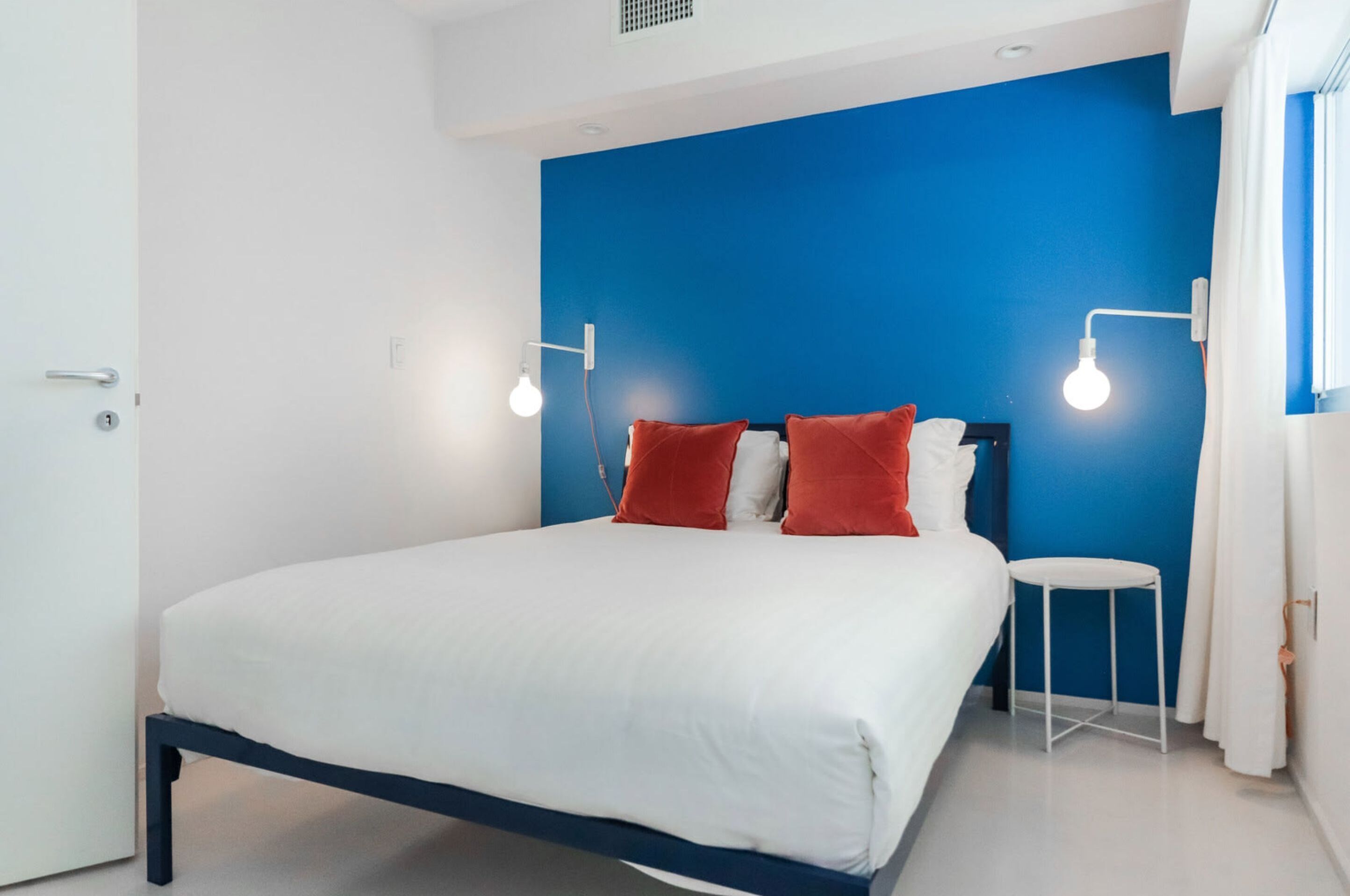 Roami At 250 Collins