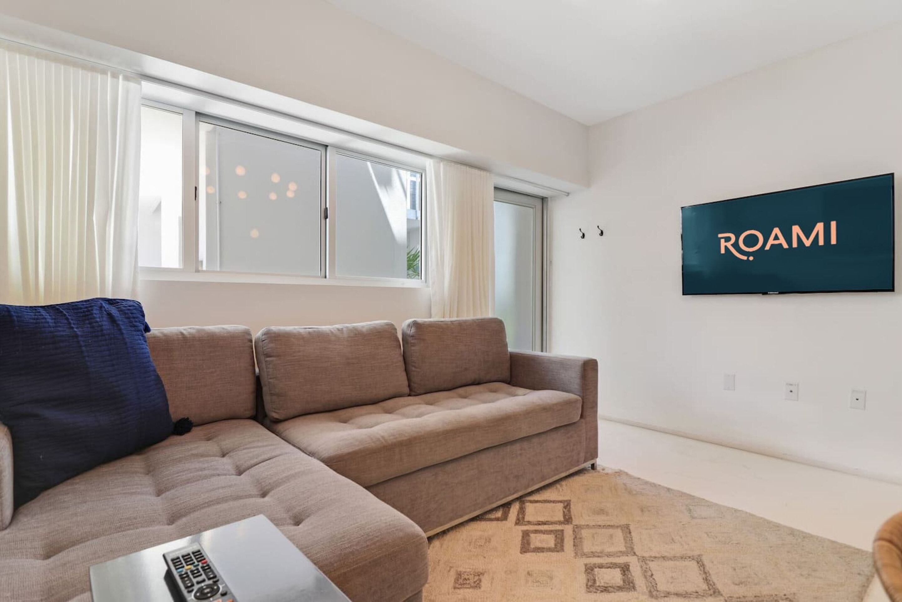 Roami At 250 Collins