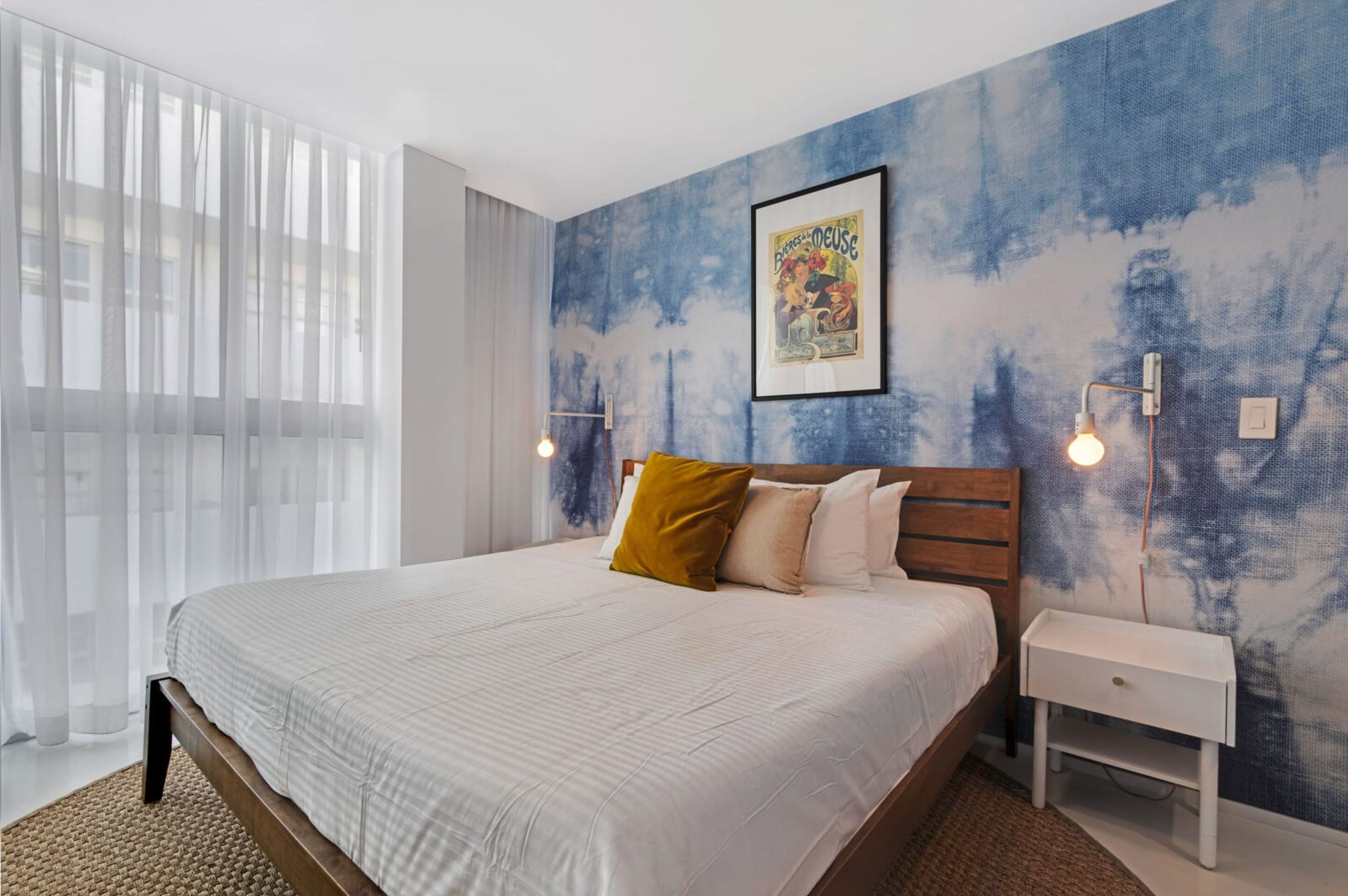 Roami At 250 Collins