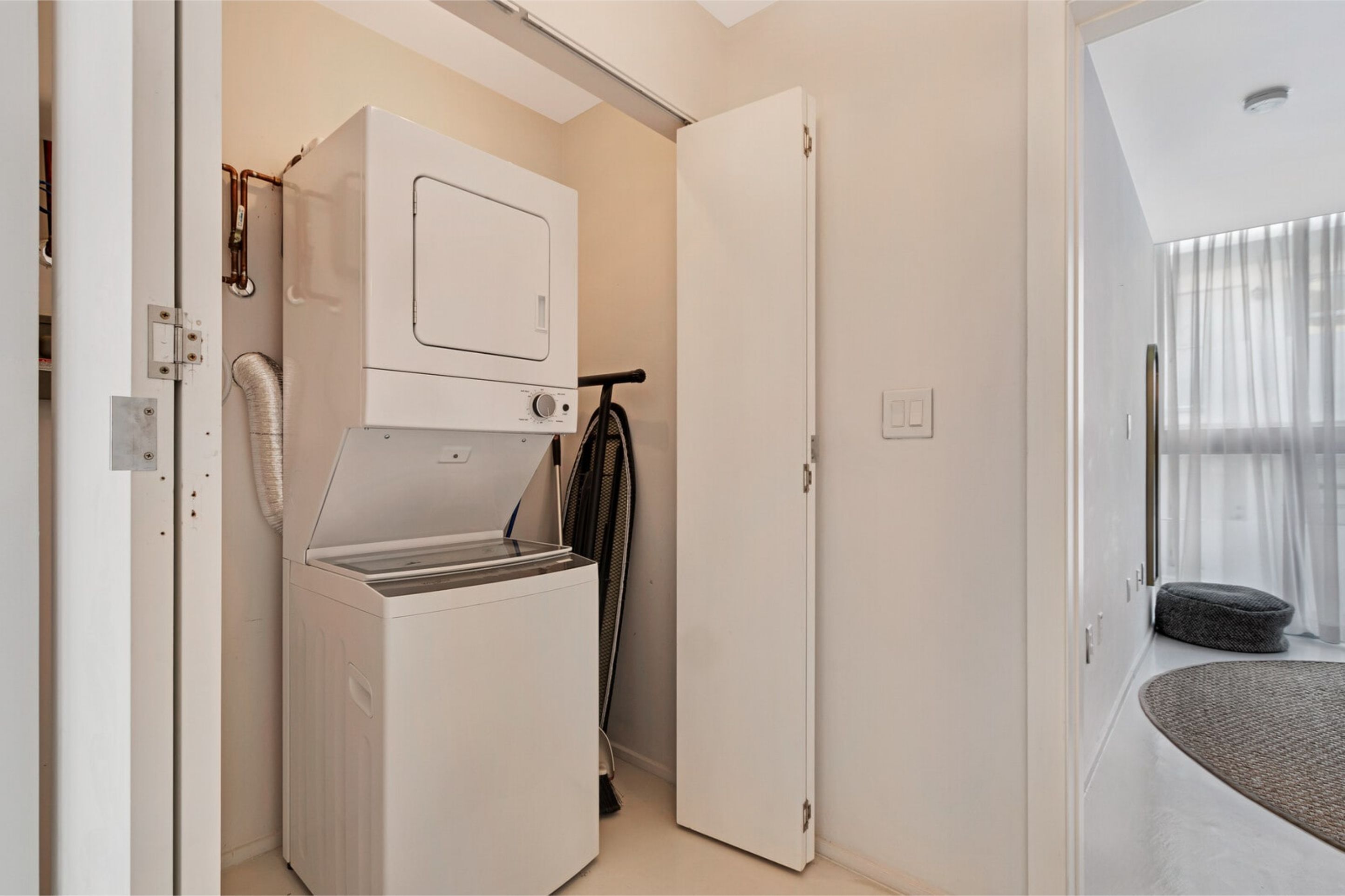 Roami At 250 Collins