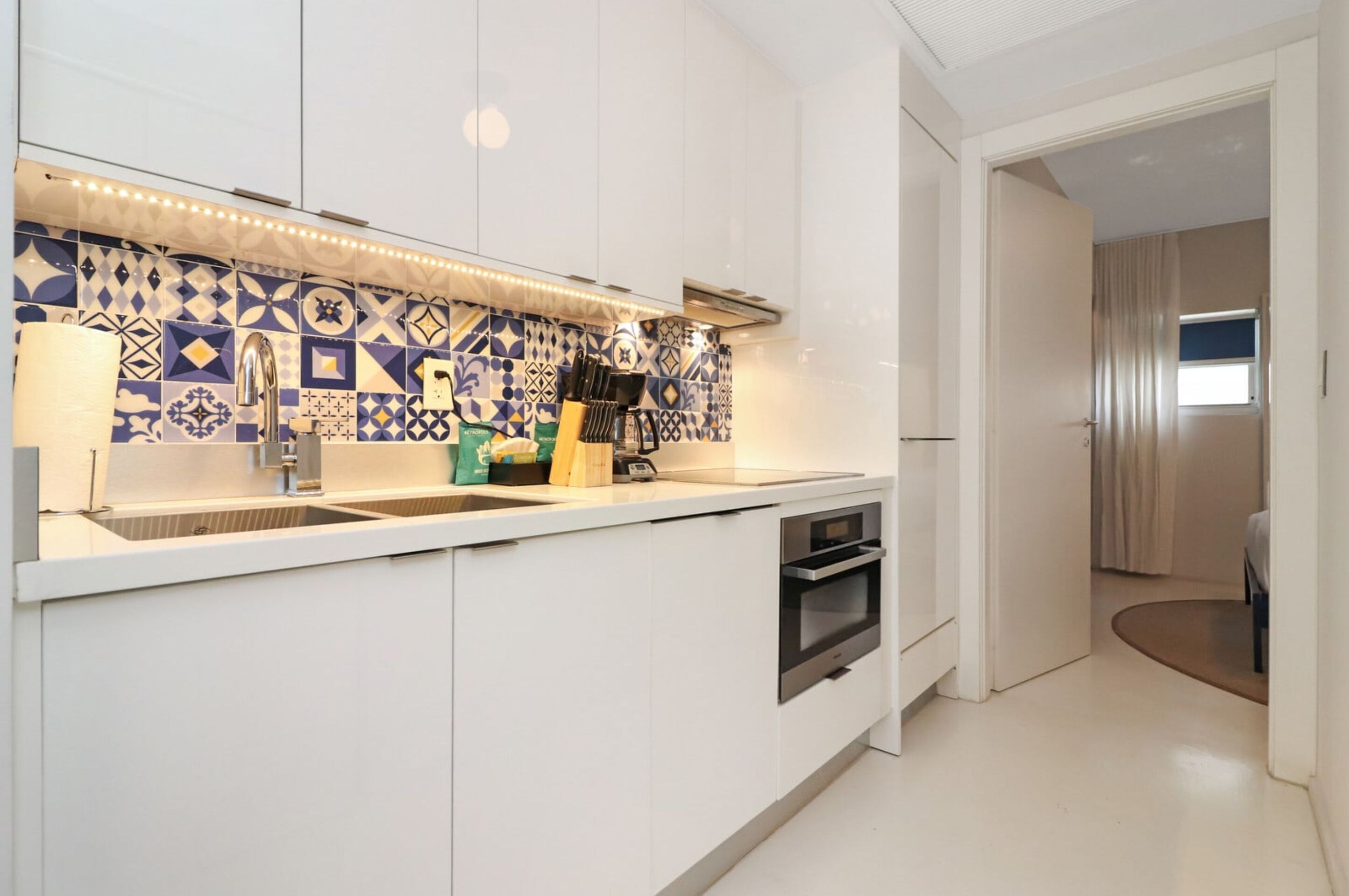 Roami At 250 Collins