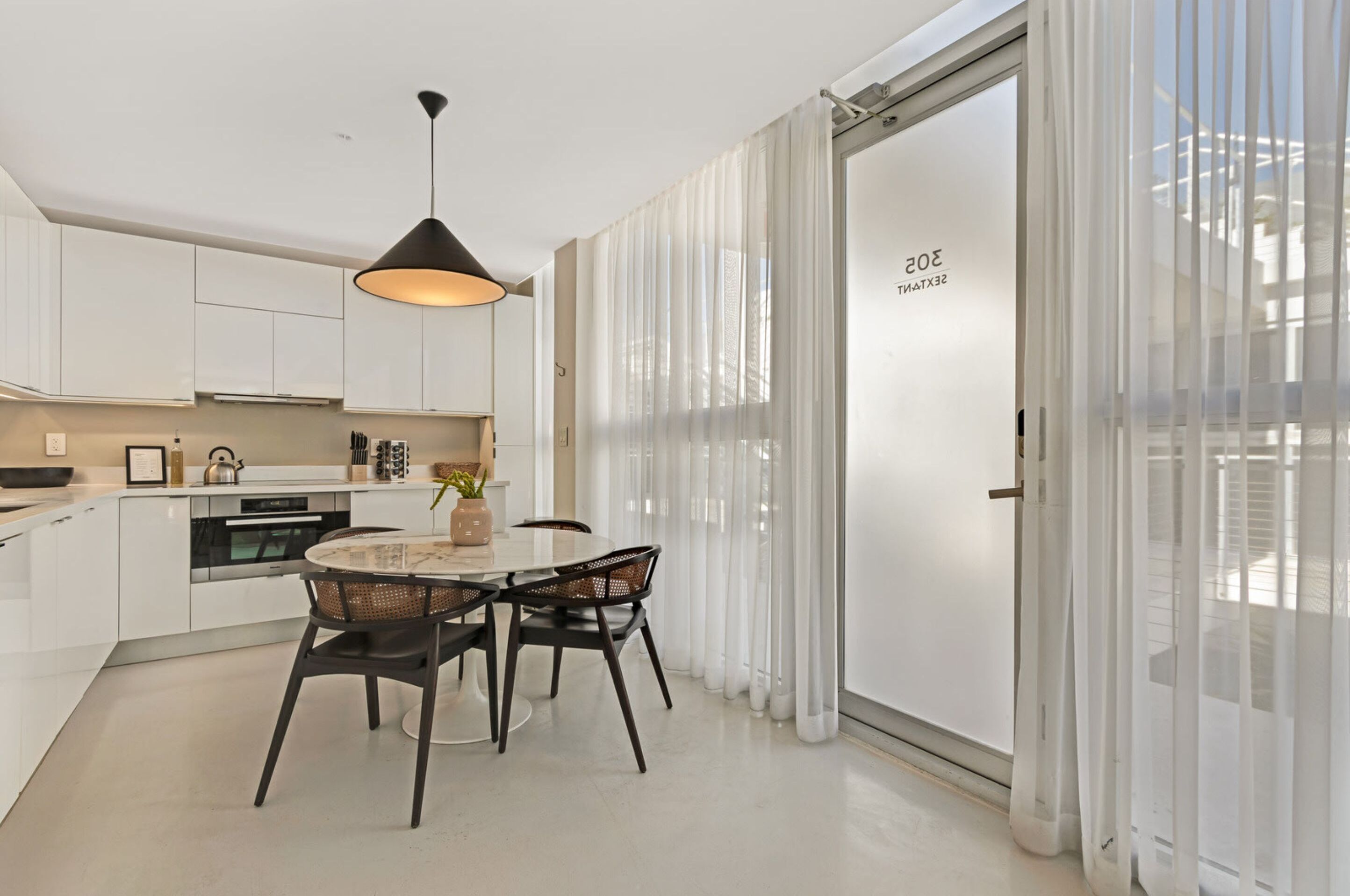 Roami At 250 Collins