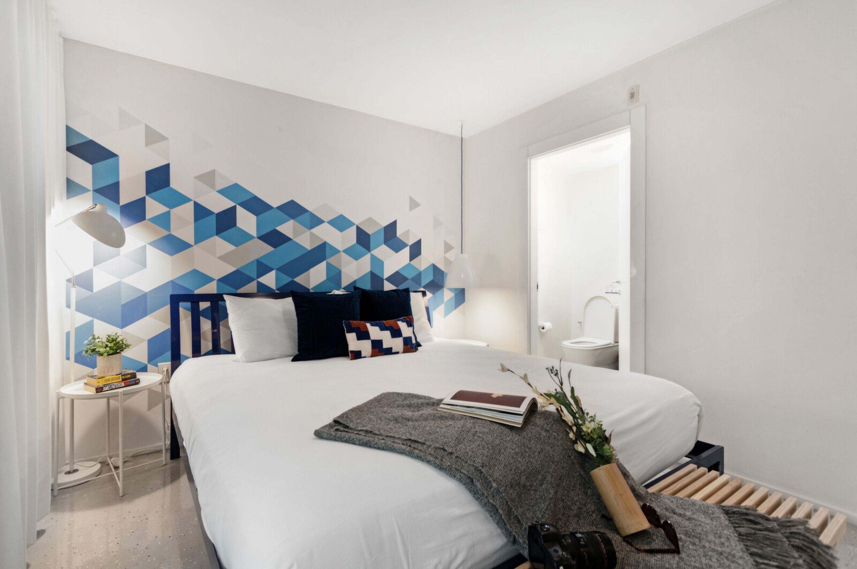 Roami At 250 Collins