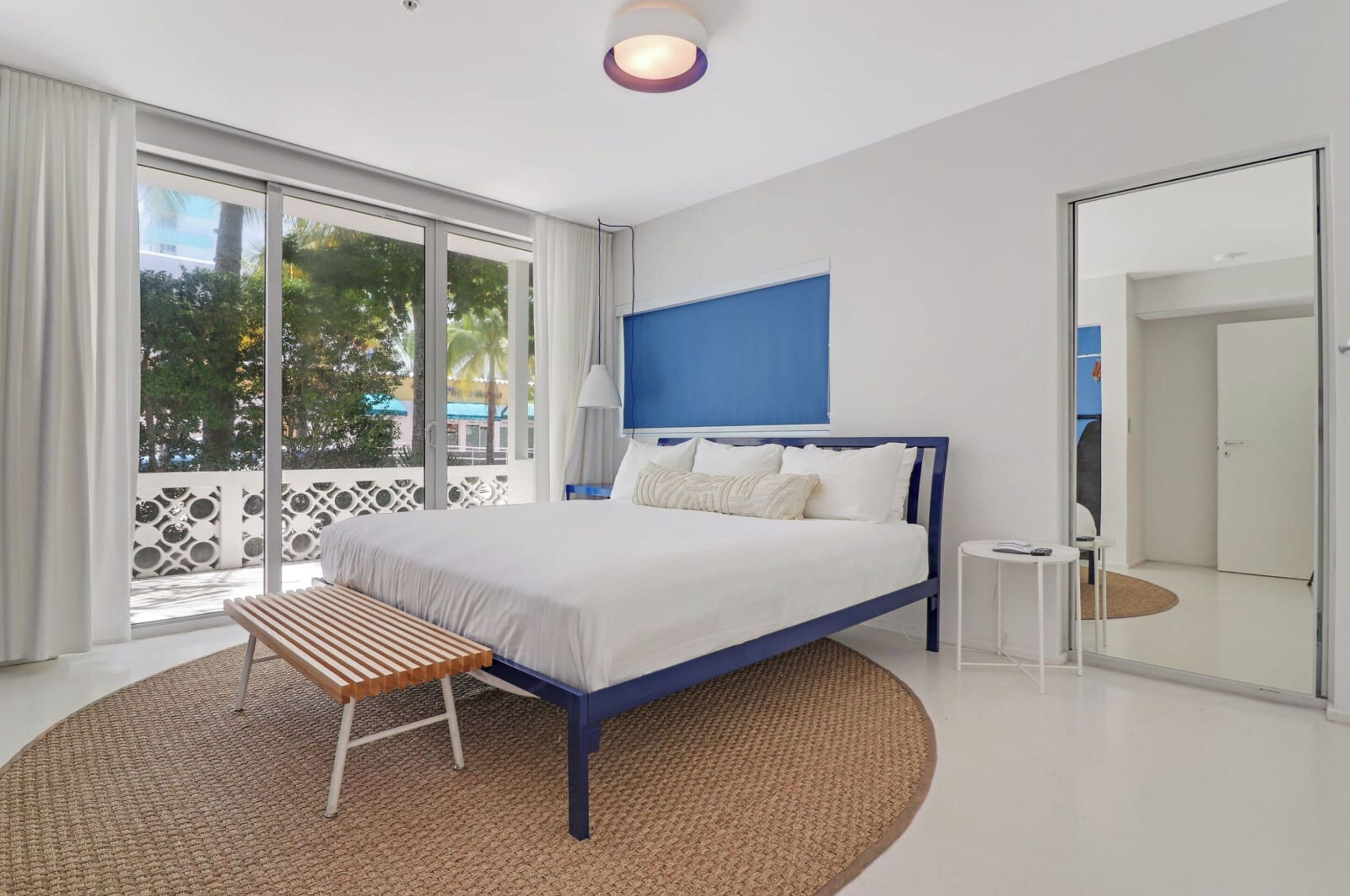 Roami At 250 Collins