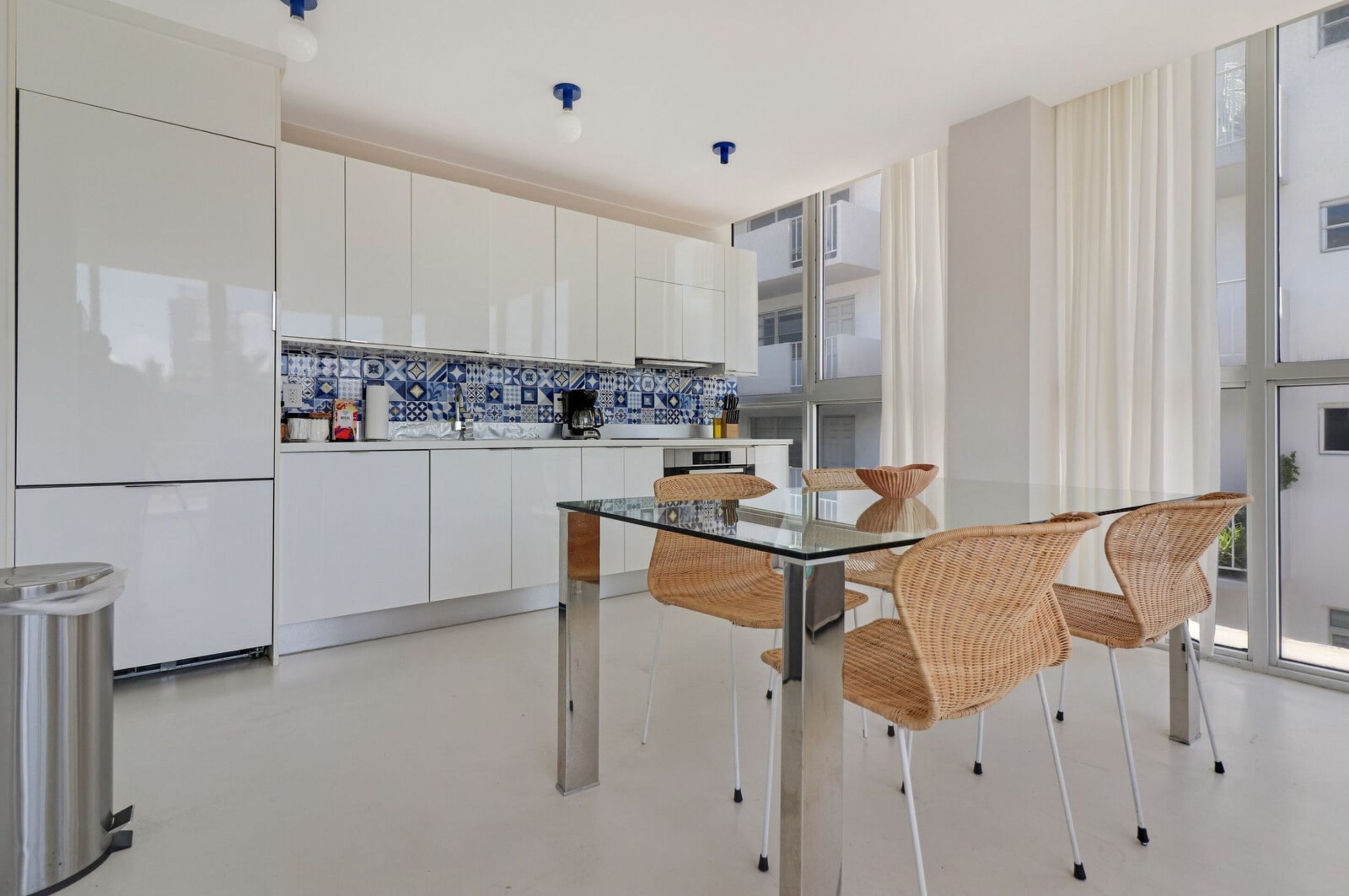 Roami At 250 Collins