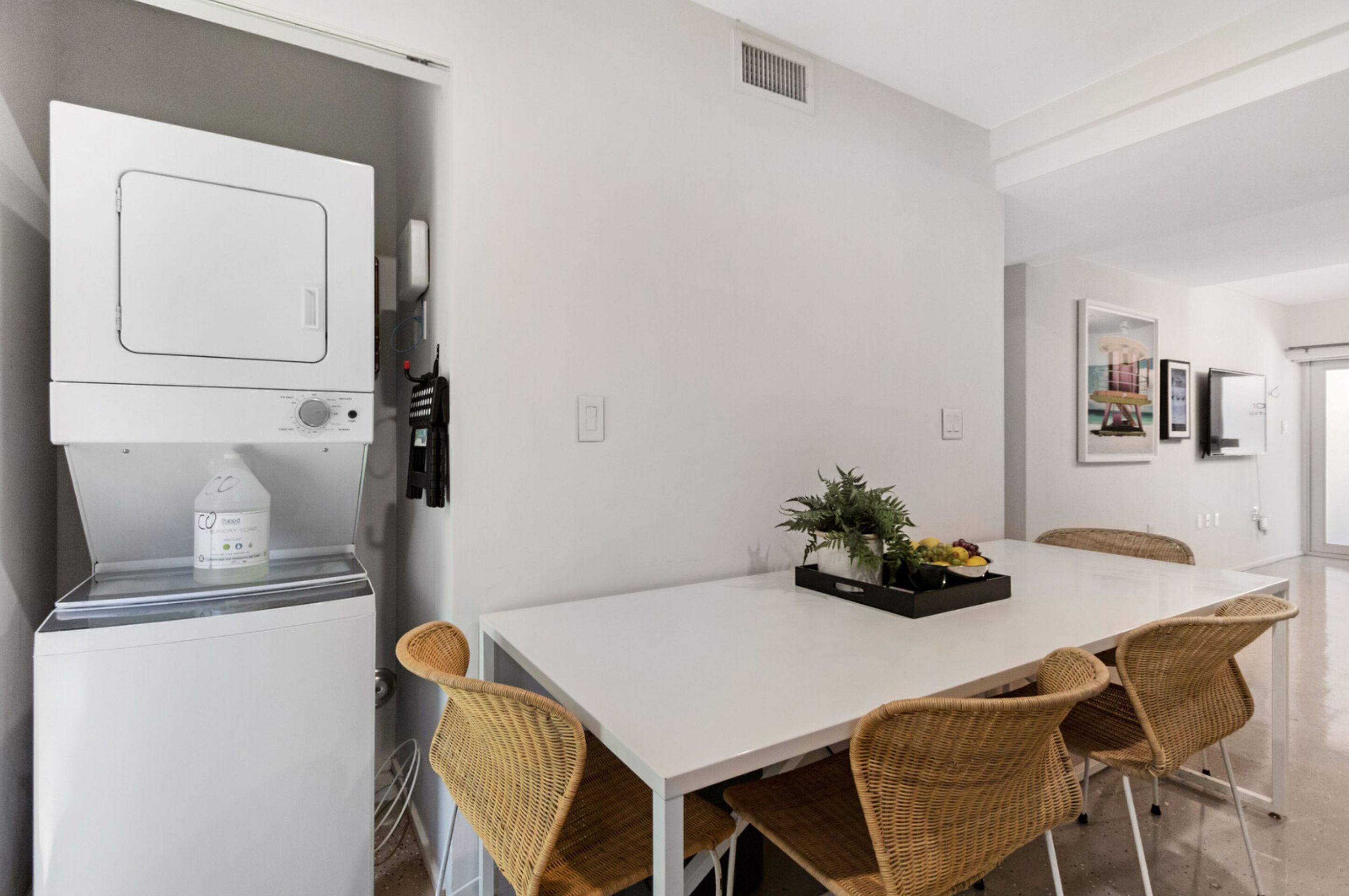 Roami At 250 Collins