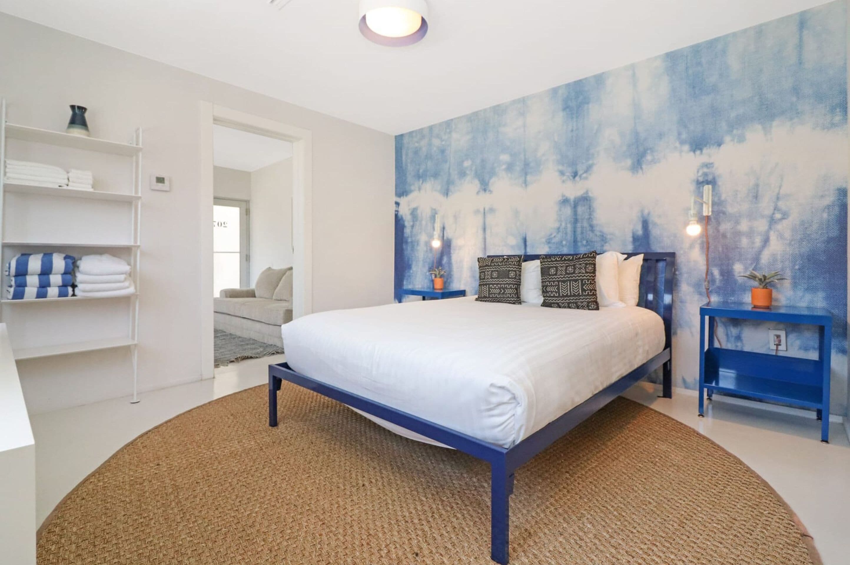 Roami At 250 Collins